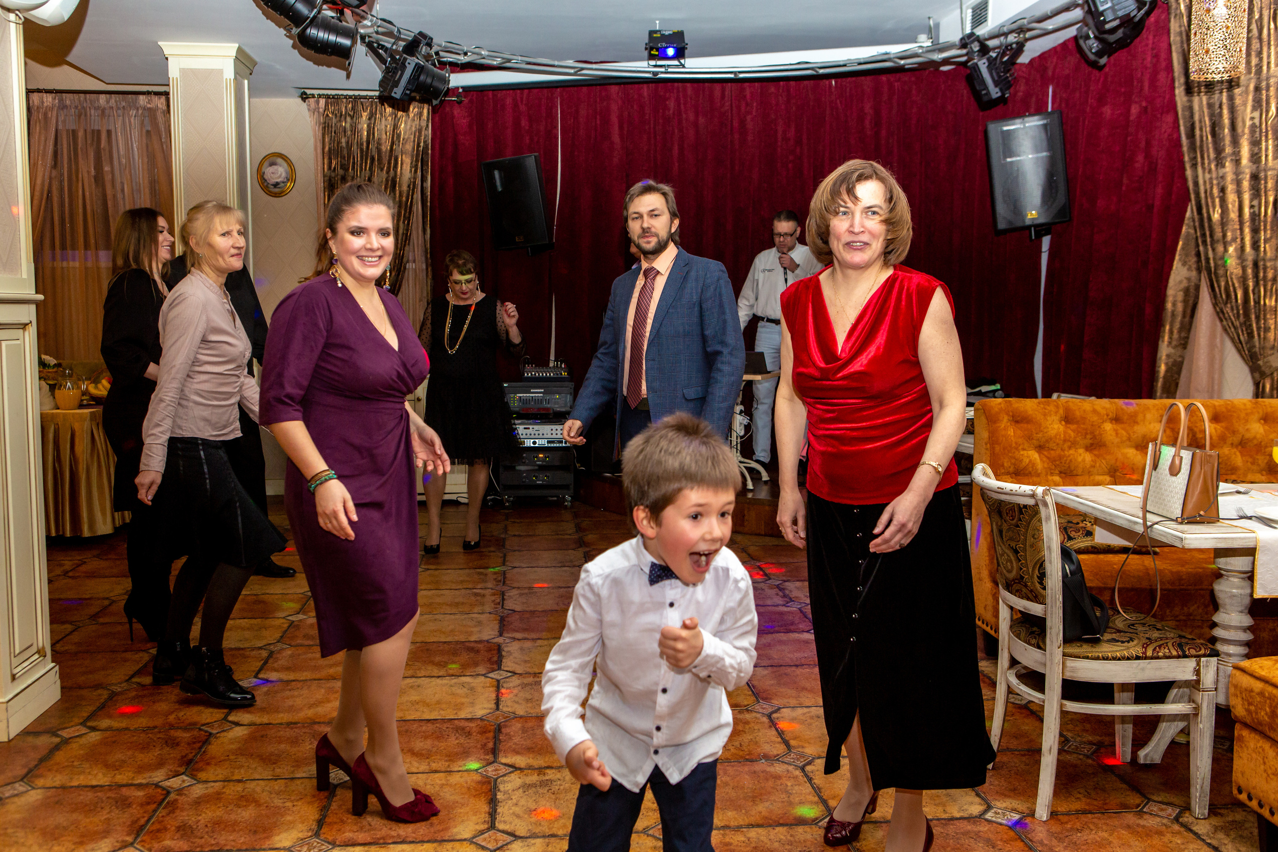 УХ зажгли. Ирина Носова - семейный и детский фотограф