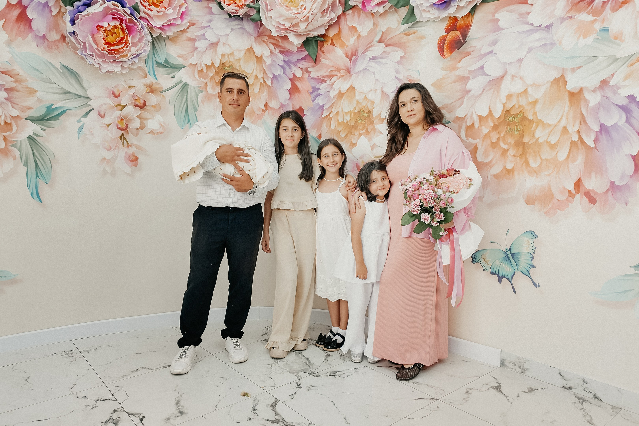 Выписка с роддома. Https://malovafoto.ru