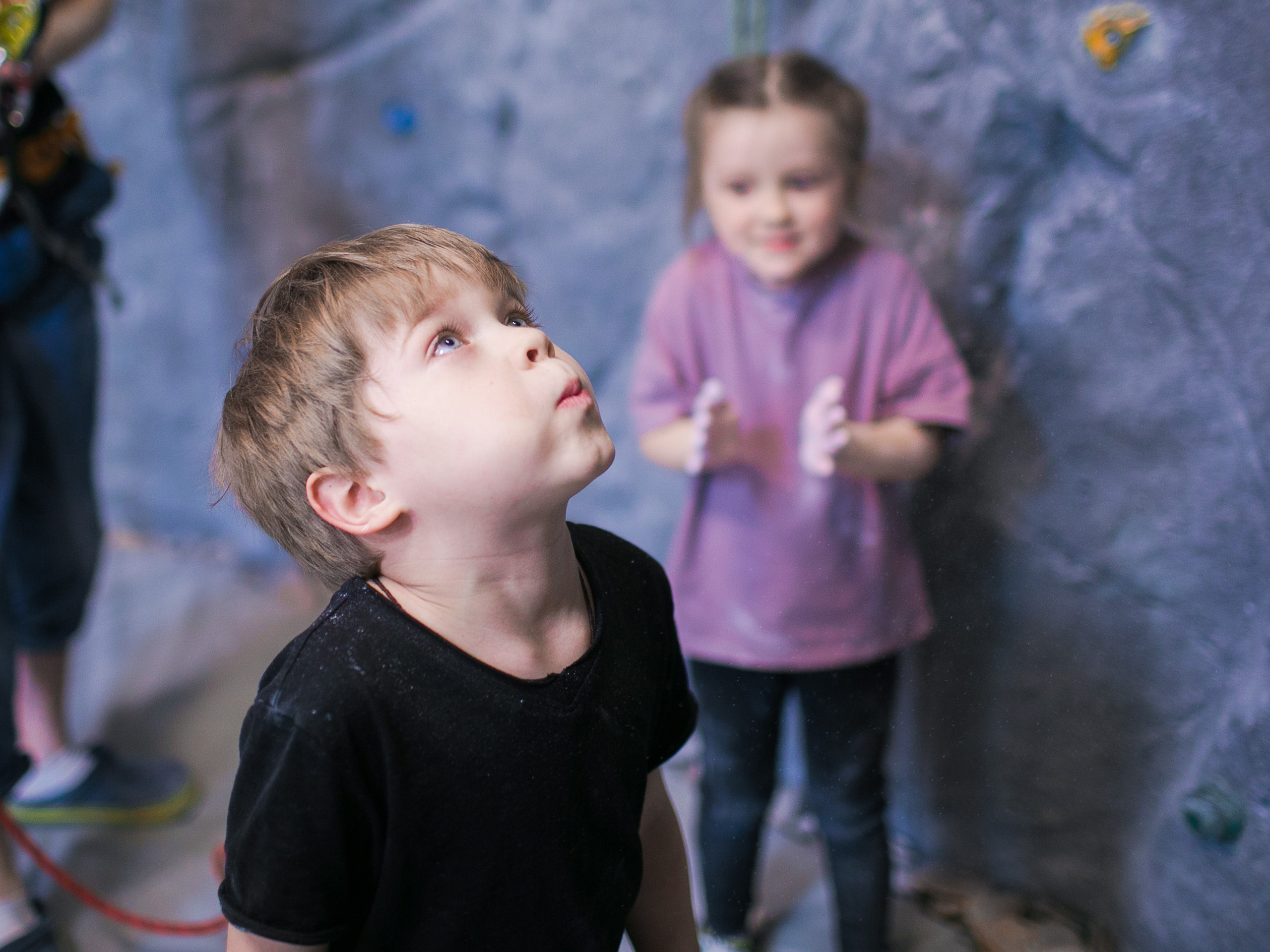 Фотосъемка детского Дня рождения на скалодроме. Репортажный фотограф Борис Геер
