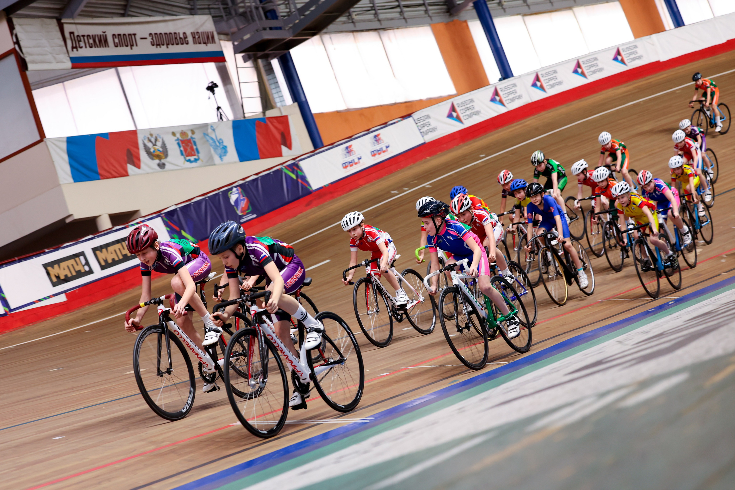 Пятый этап Региональных соревнований по велоспорту на треке (Гит, Скретч) 15.03.2025. Спортивный и репортажный фотограф Антон Тереханов