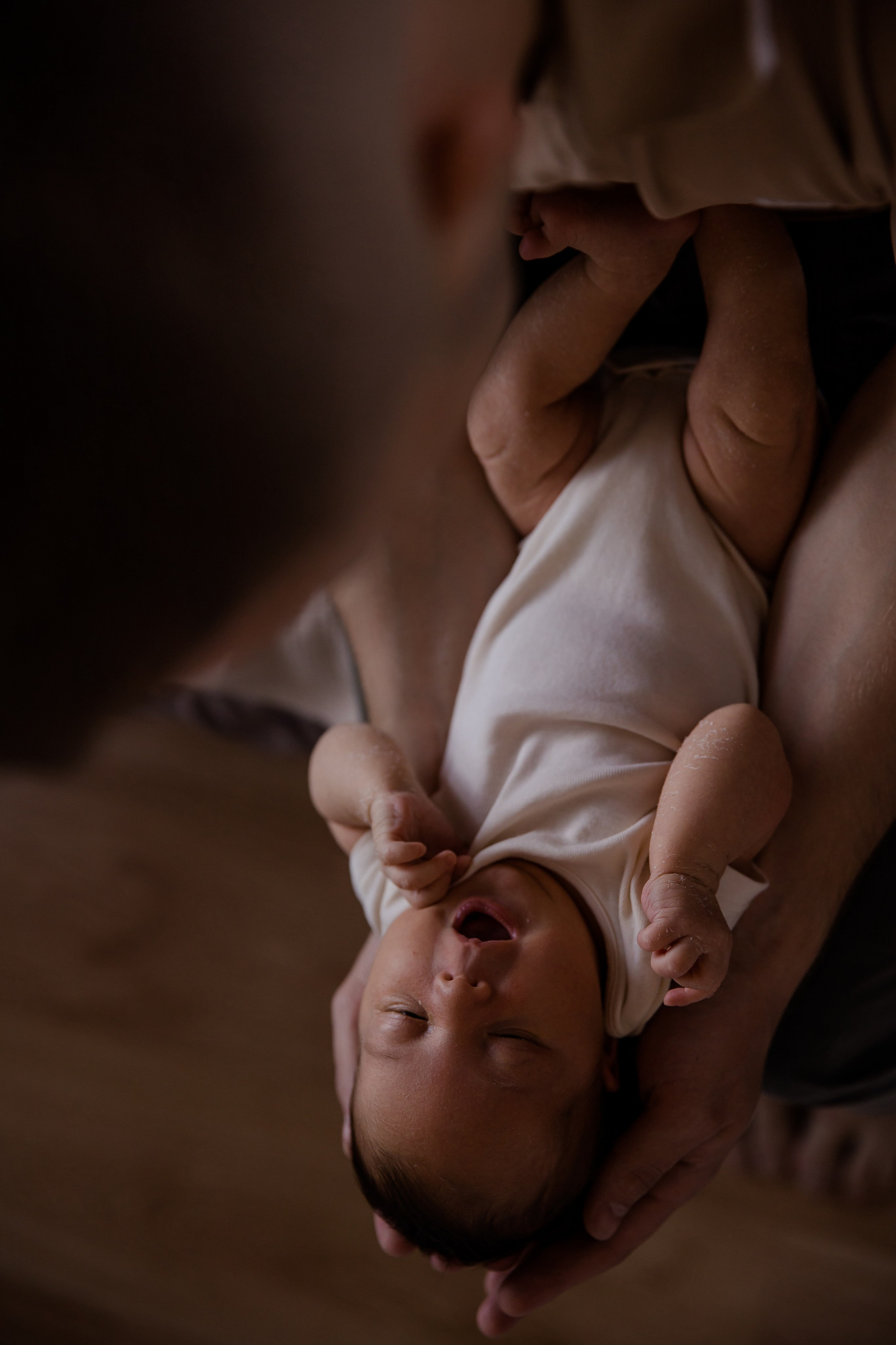 Новорожденная Ульяна в уюте дома. Семейный и детский фотограф в Москве Вера Ускова