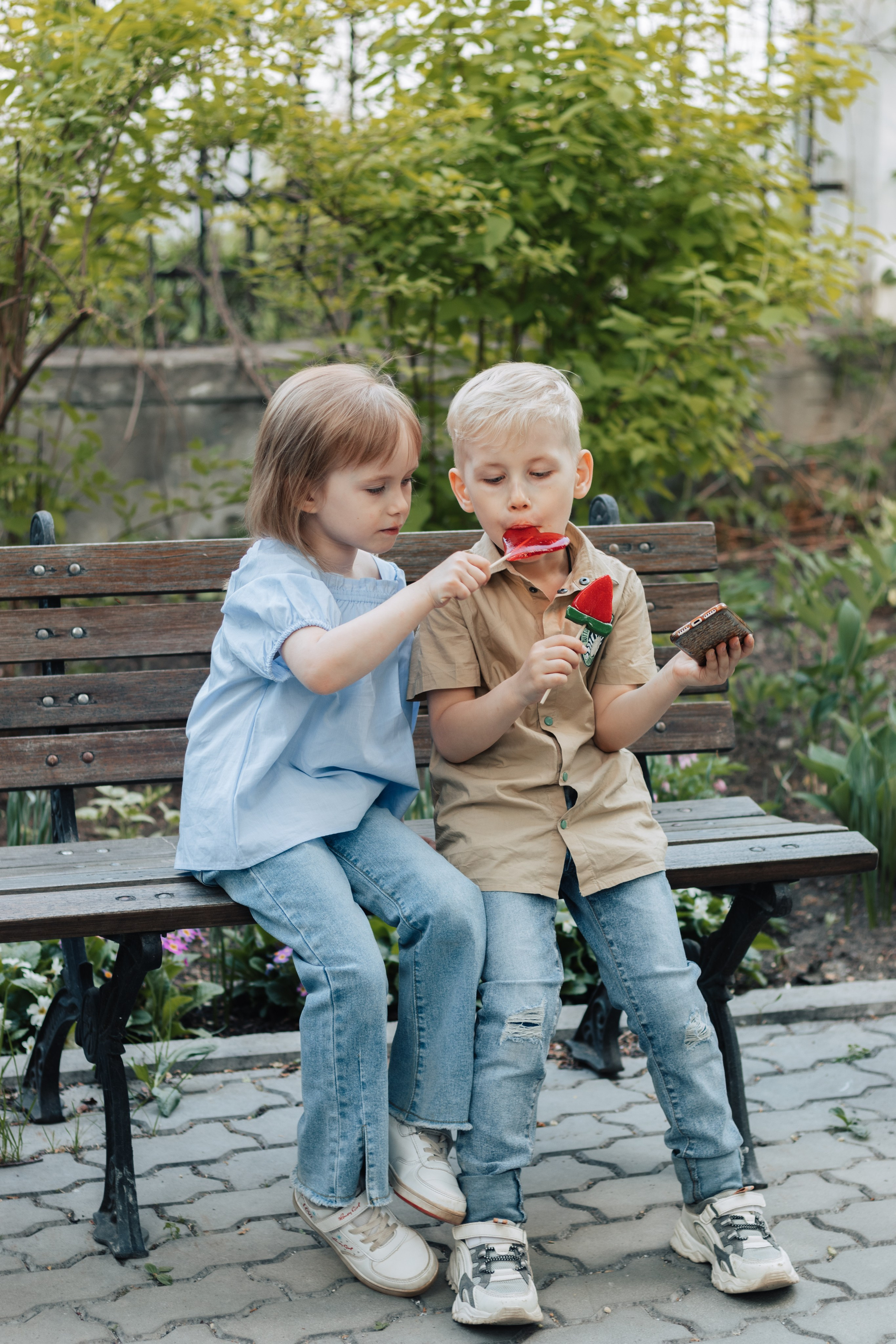 Прогулка с мамой по городу