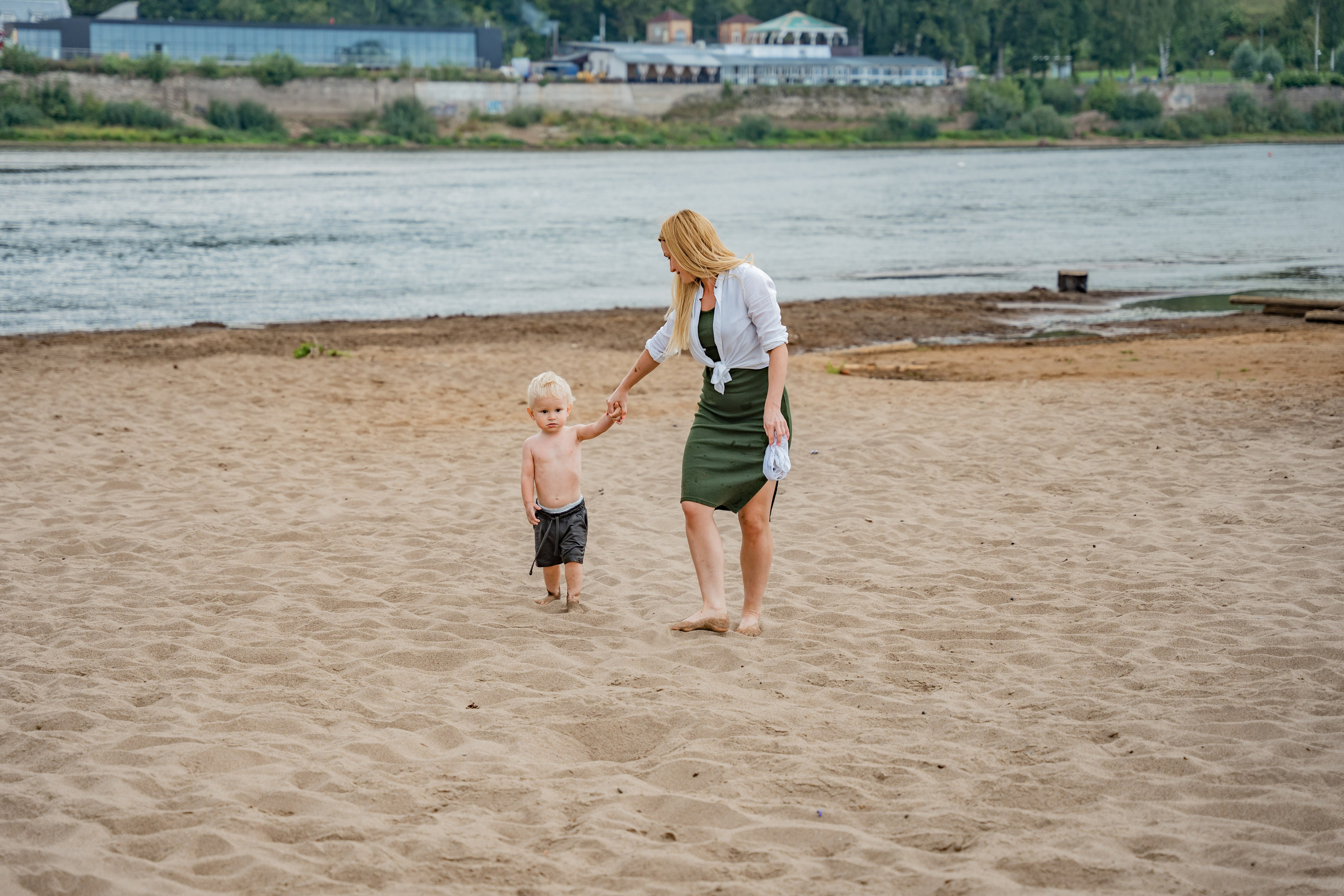 Прогулка с лапой. Пляж. Гроза
