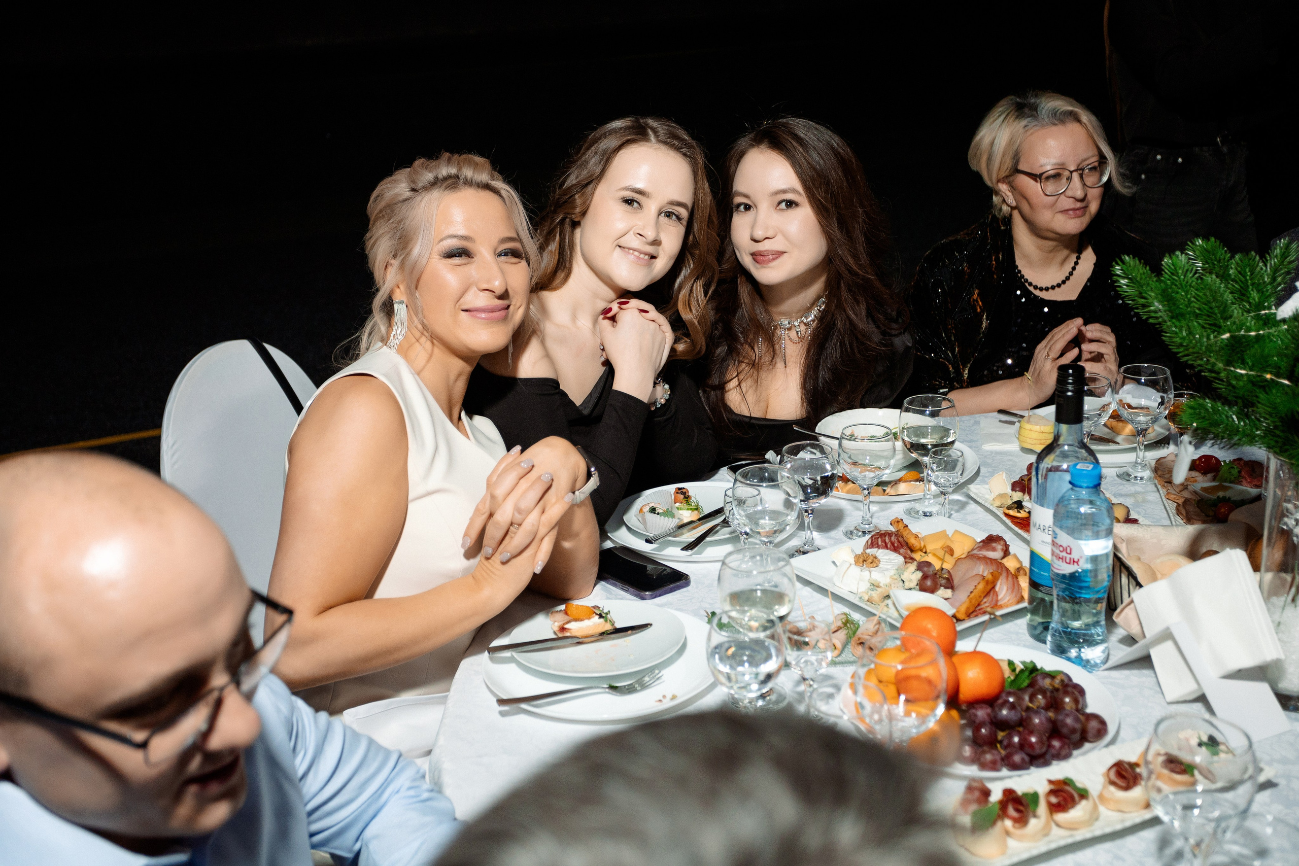 РЕПОРТАЖ: НОВЫЙ ГОД В ДК МЕТАЛЛУРГ. Профессиональный фотограф в Ижевске Леша Петров