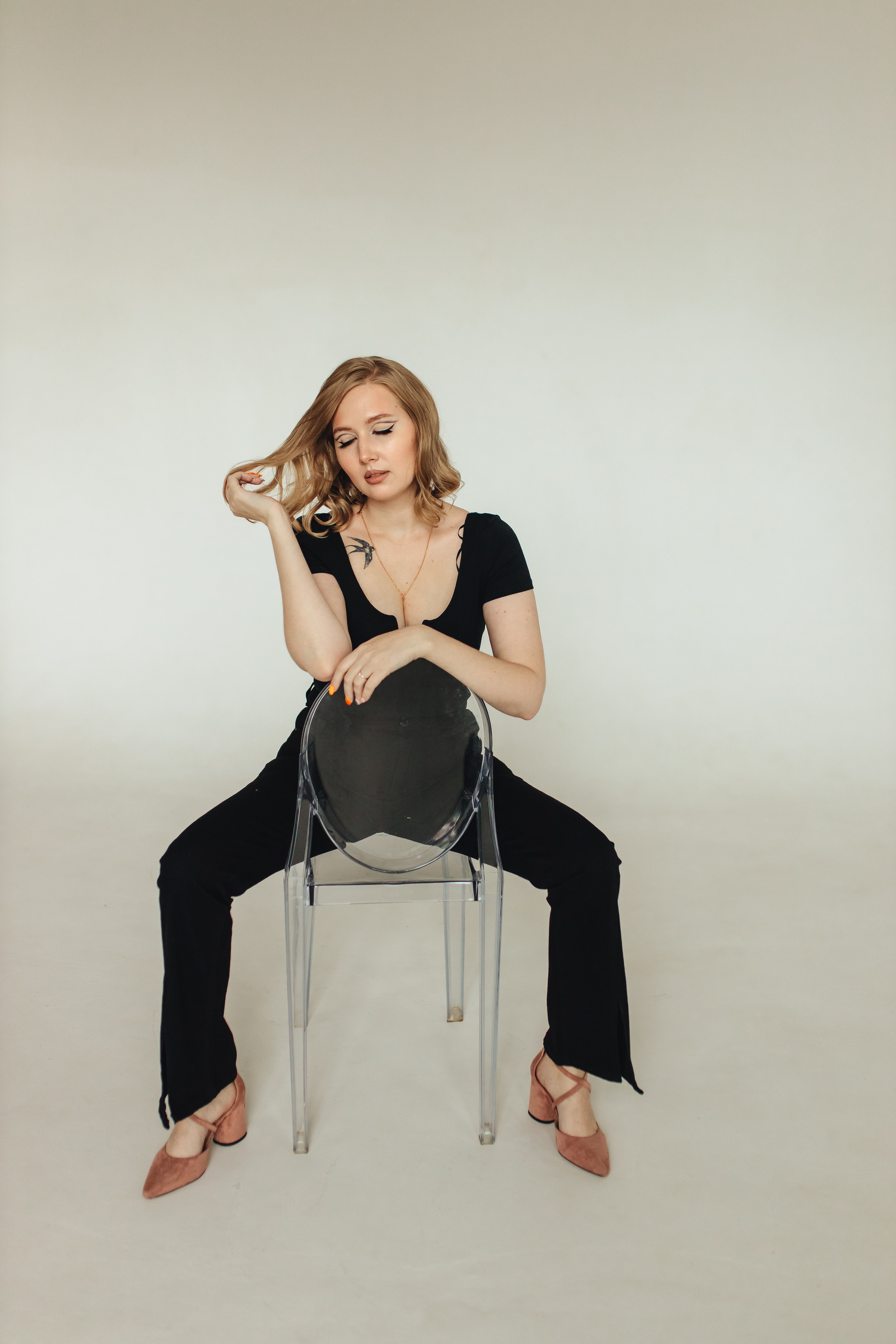 Настя в зале Модерн. Свадебный и семейный фотограф в Туле и области Маша Костина