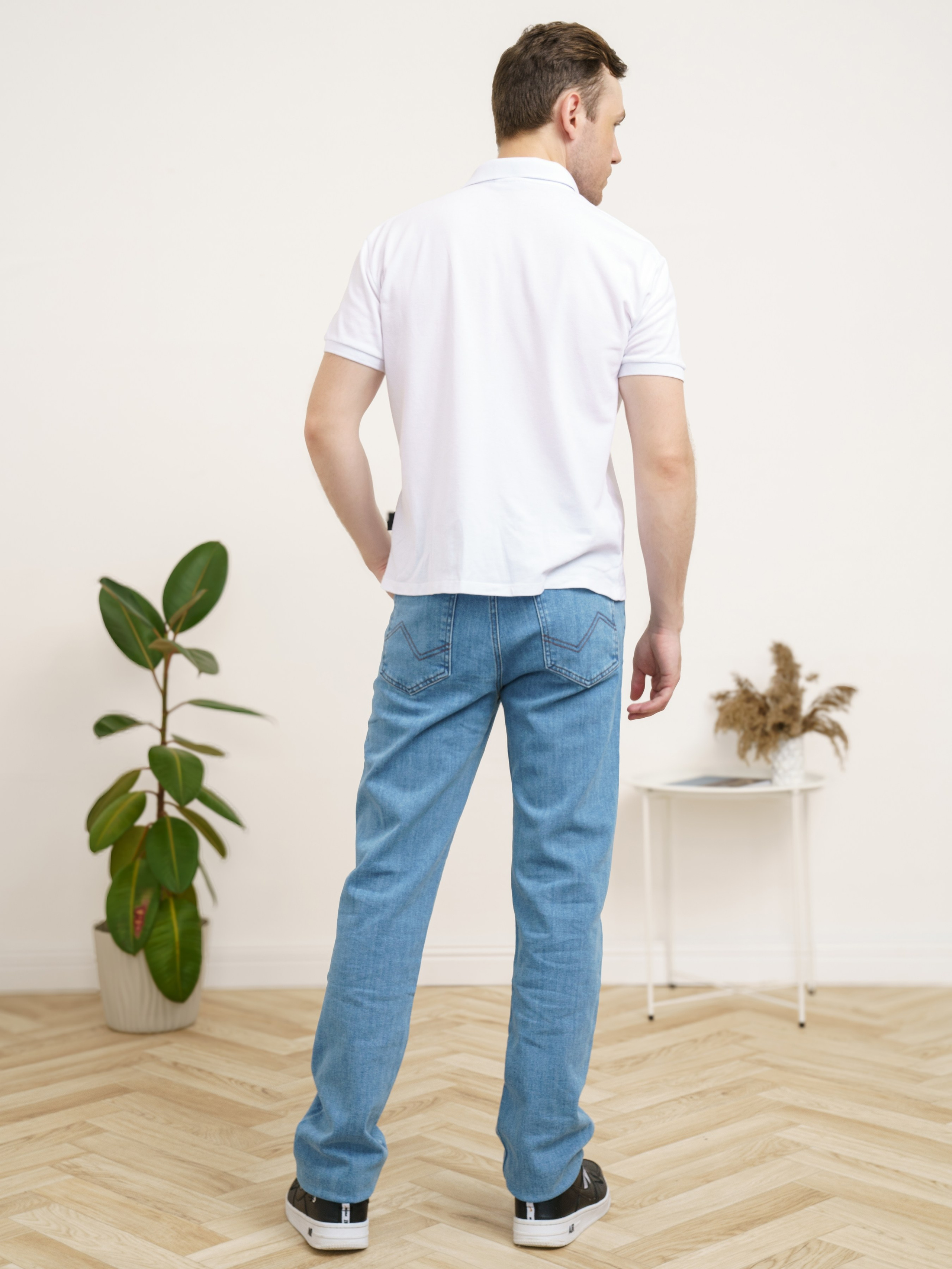 Джинсы, модель Алексей. KED Production — продакшн из СПб. Создаём фото, видео и контент, который помогает брендам и селлерам продавать больше