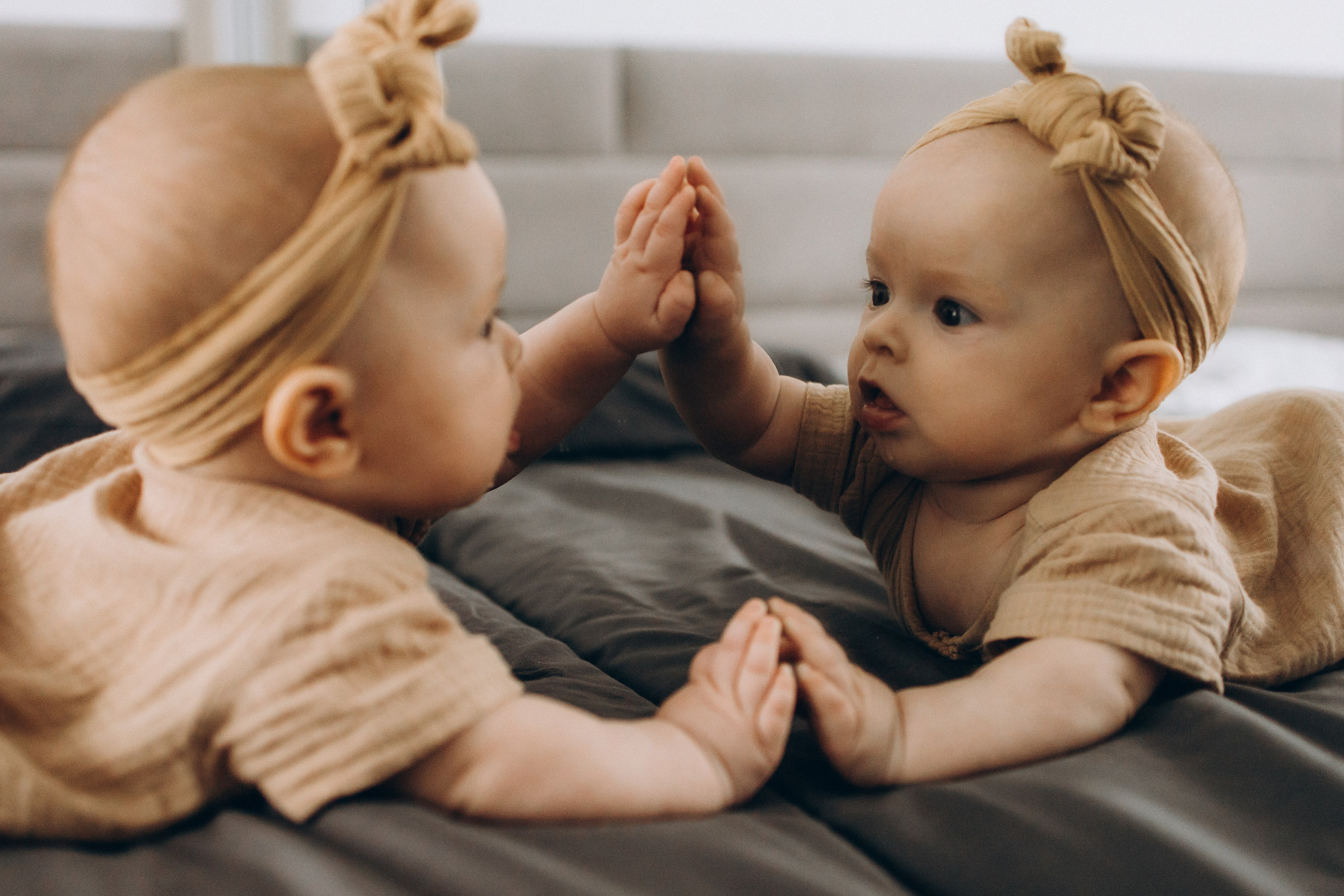 Уютная домашняя съемка с малышкой и котиком. Семейный фотограф в Москве, Щелково, Фрязино _ Виктория Степанова