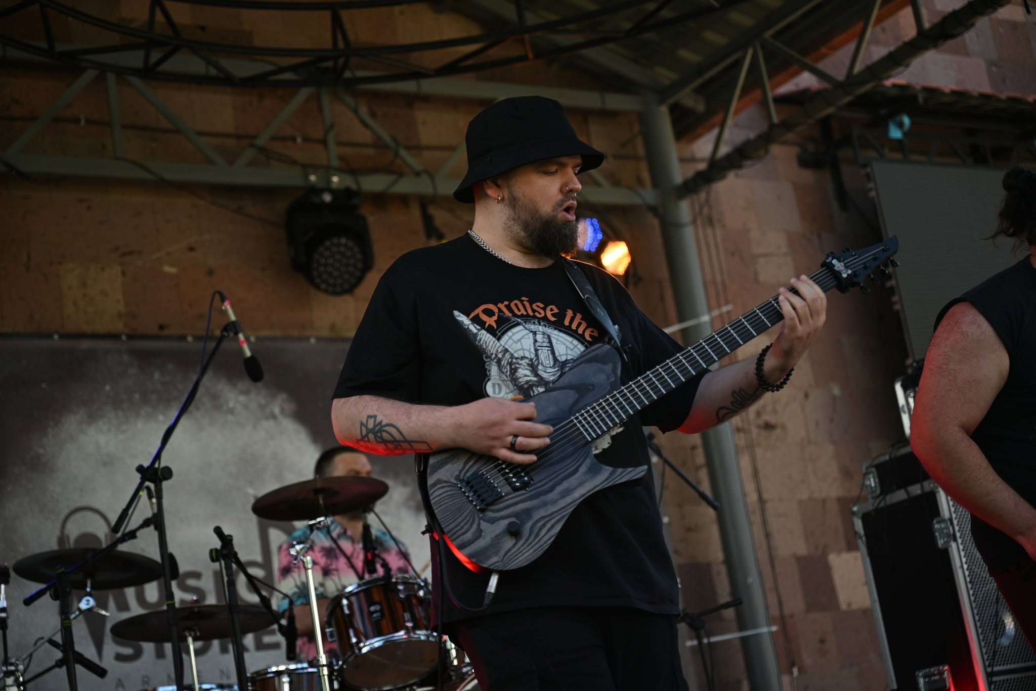 Сomments. Master of making guitars and basses to order