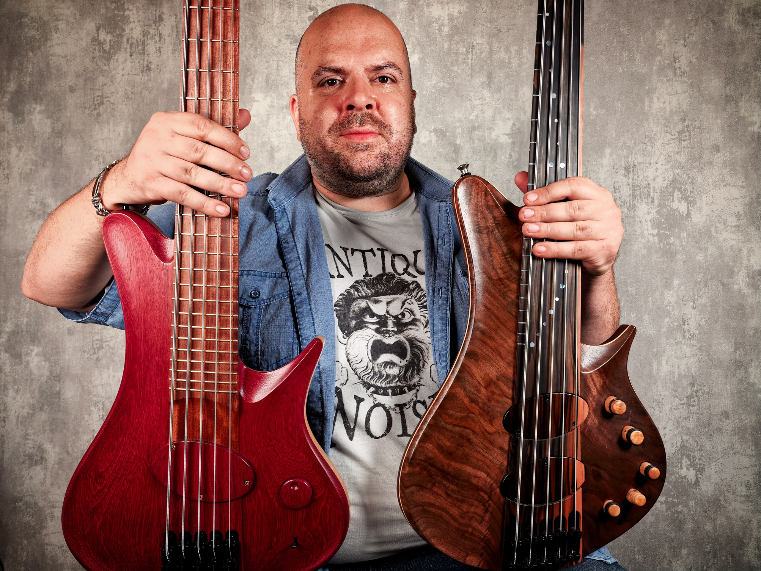 Сomments. Master of making guitars and basses to order