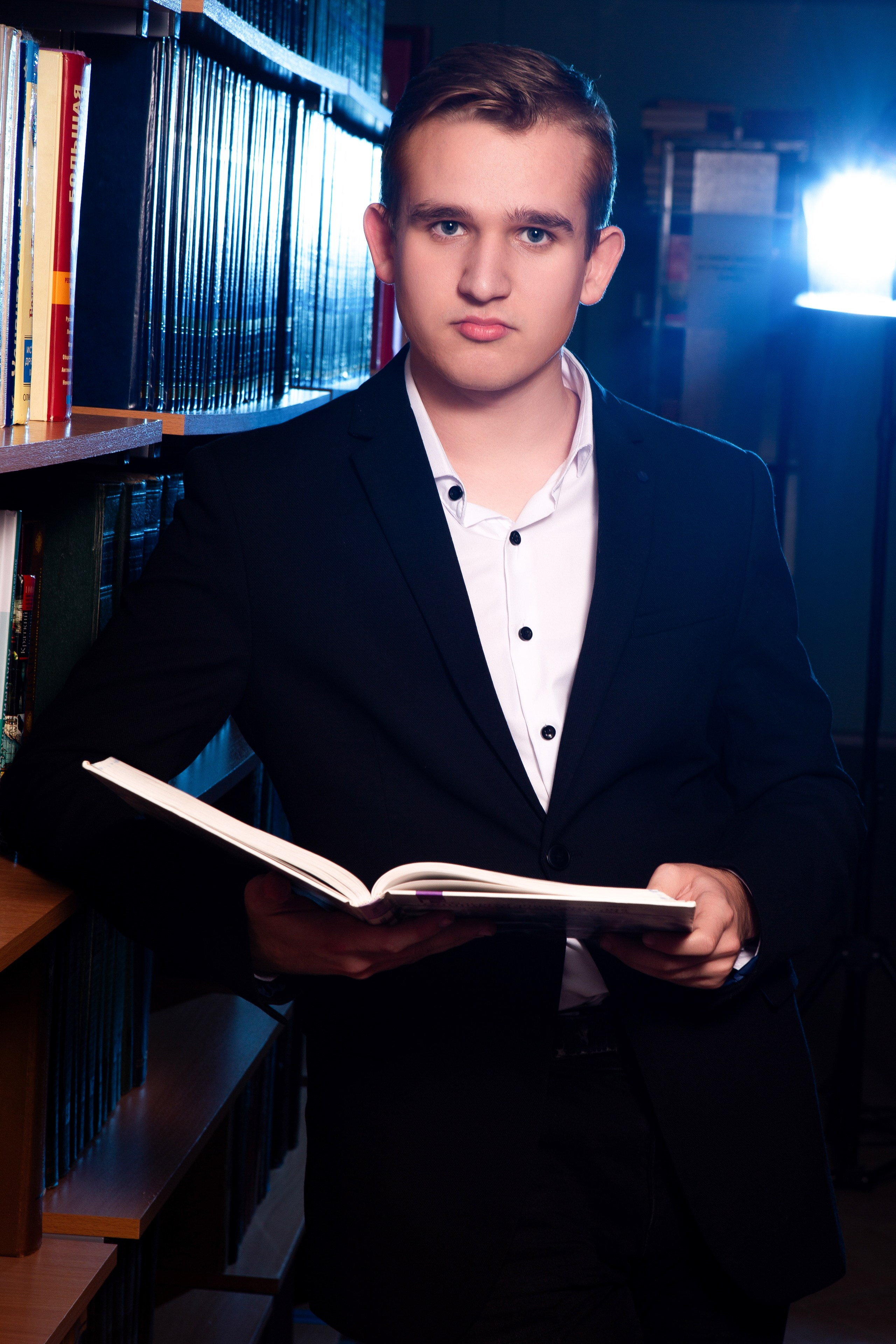 Съемка в библиотеке для 11 класса #2. Профессиональный фотограф в Мценске и Орловской области