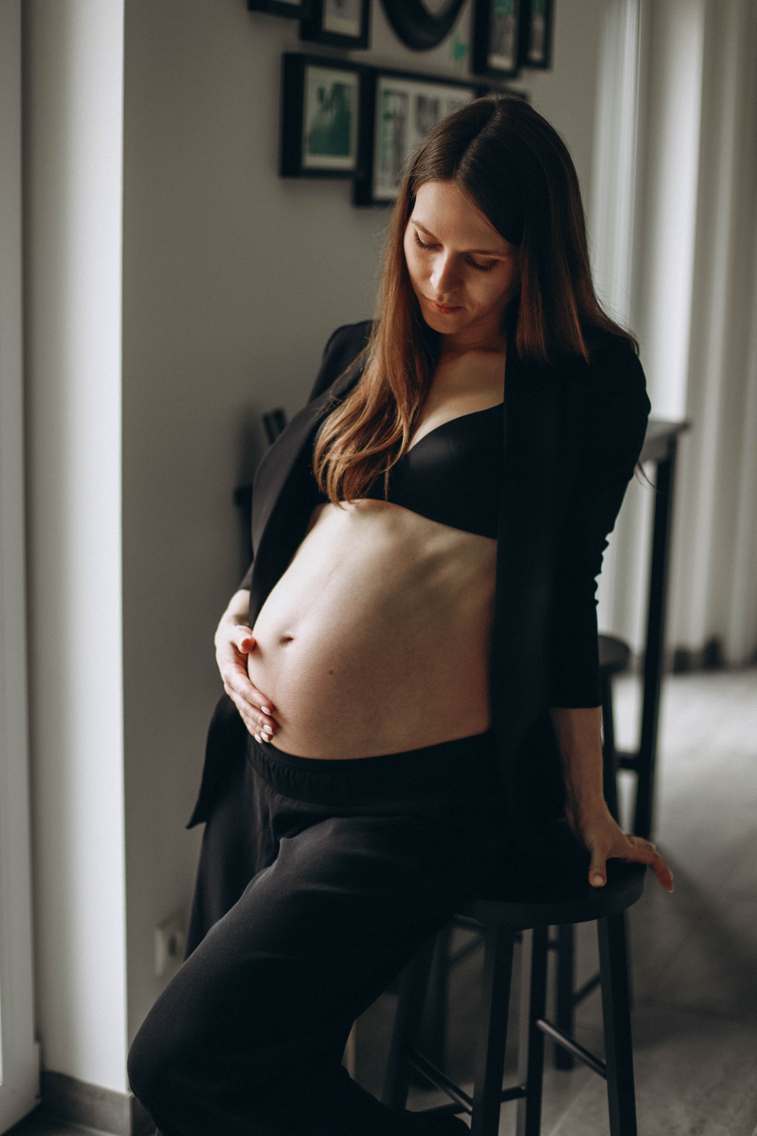 Babybauch-Shooting zu Hause. Fotografin in Erlangen, Nürnberg und Umgebung
