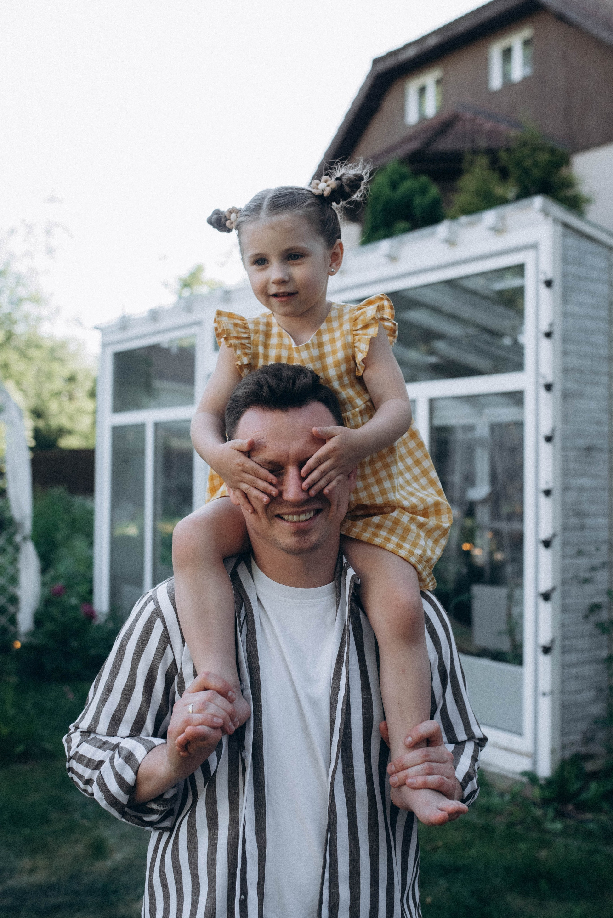 Семейная летняя фотосессия на природе