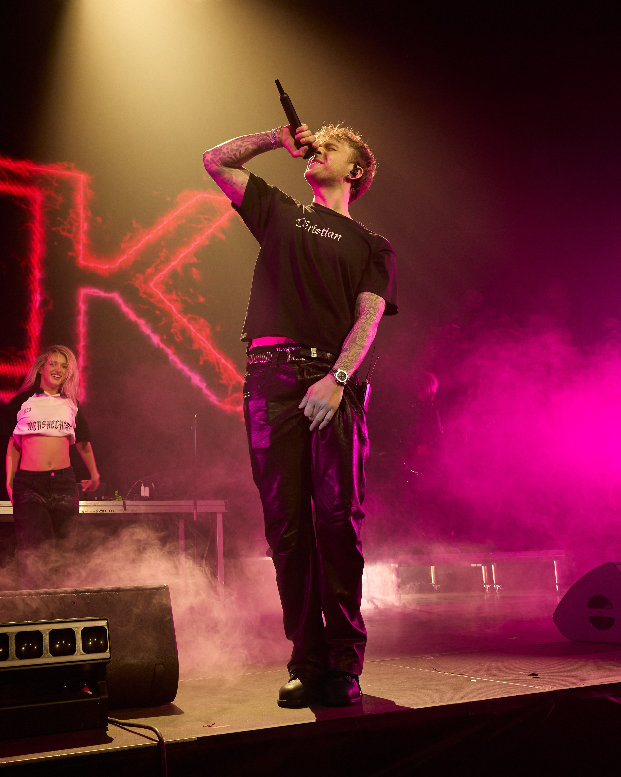 Egor Kreed. Святослав Лебедев | Рекламный фотограф — Коммерческая съемка, Арт-дирекшн, AI-интеграция