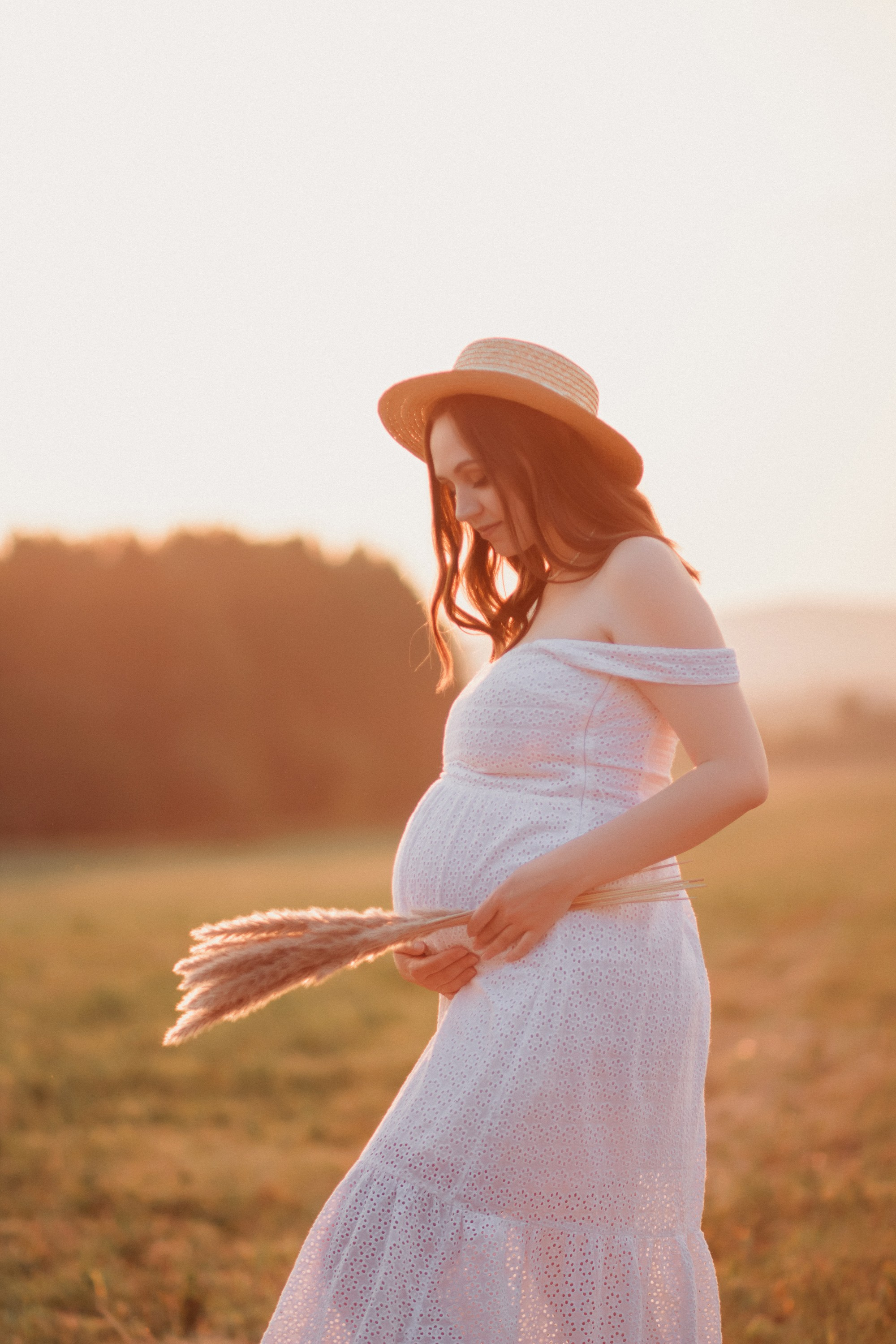 Фотосессия беременности в поле на закате. Семейный фотограф Екатеринбург Черепанова Олеся