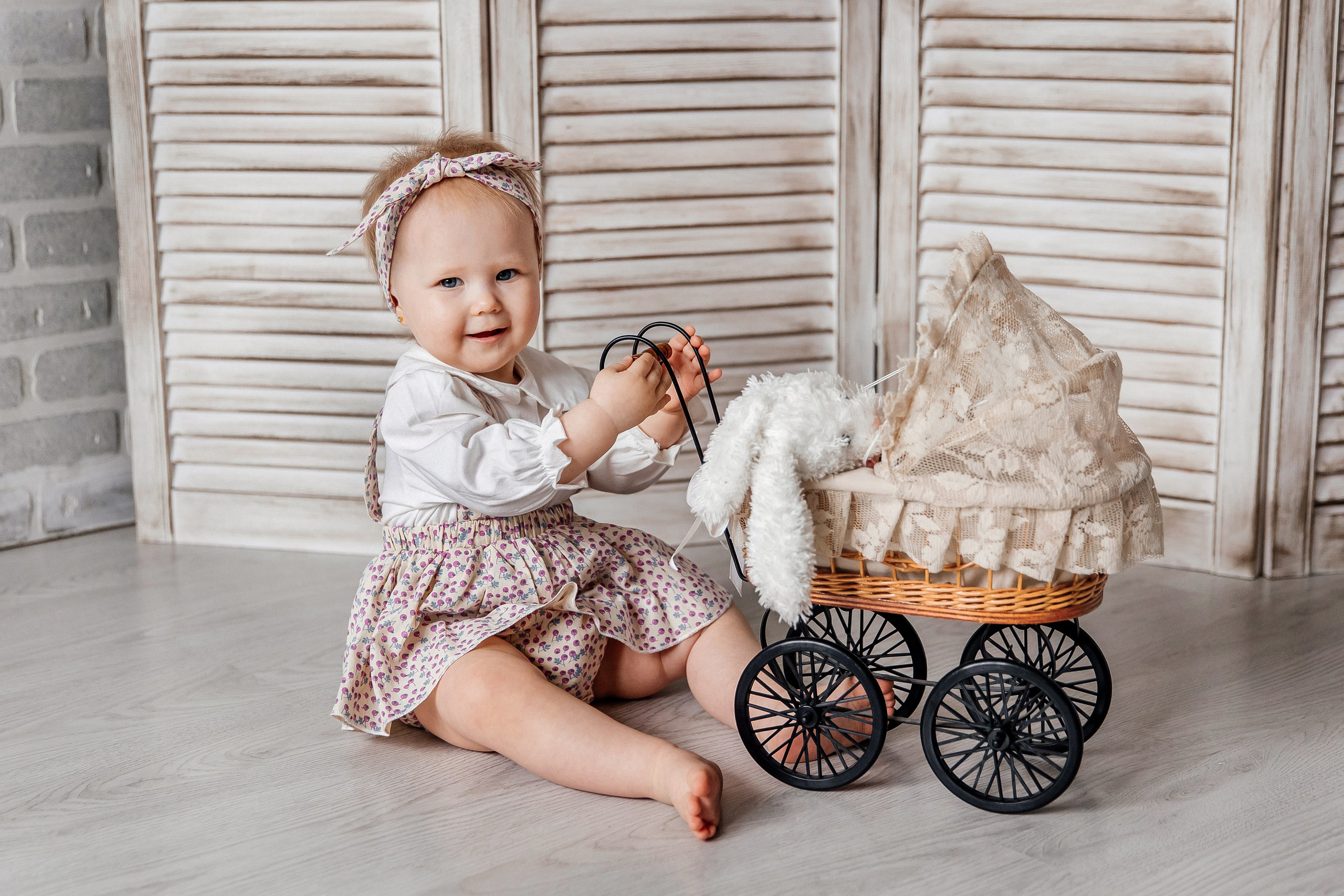 Минимализм (единичка, буквы-кубики, отдельный реквизит на фоне). Детский фотограф, выпускные альбомы в Нижнем Новгороде Бодягина Мария