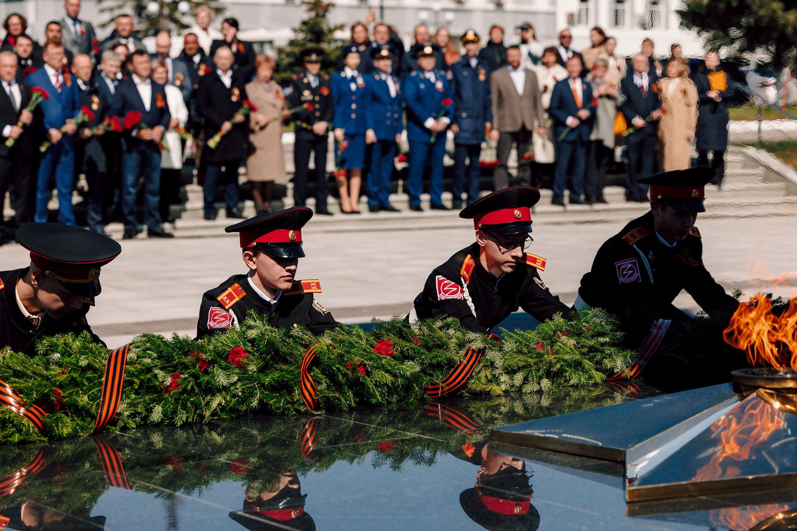 Торжественный митинг, посвящённый открытию Мемориала Славы воинам-новотрубникам. Лёшка Варзегов — фотограф
