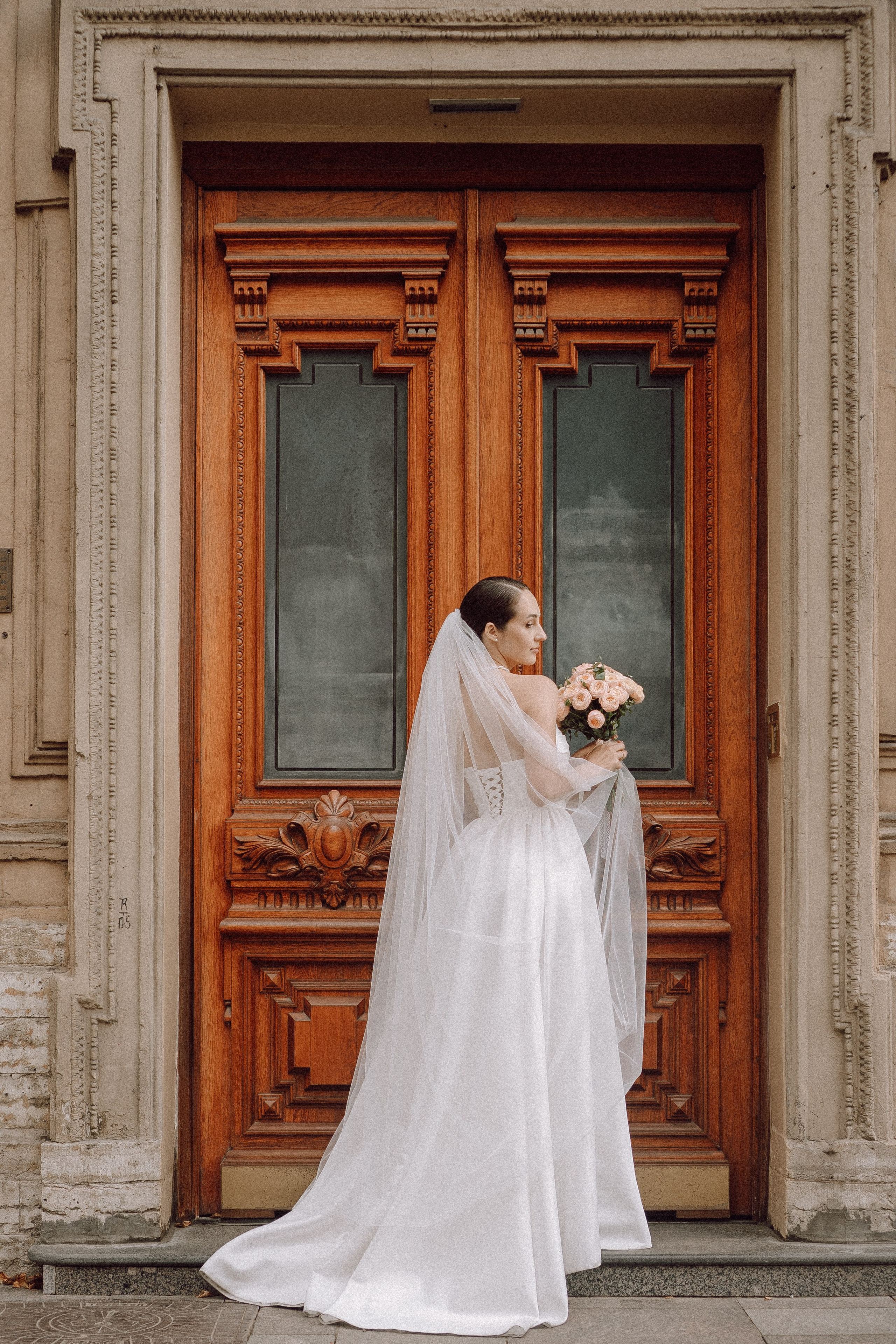 СВАДЕБНАЯ ПРОГУЛКА В САНТК-ПЕТЕРБУРГЕ (ИСАКИЕВСКИЙ СОБОР, ЗИМНЯЯ КАНАВКА, ЭРМИТАЖ И БОЛЬШАЯ МОРСКАЯ УЛИЦА). Профессиональный фотограф, Санкт-Петербург — Виктория Богомолова