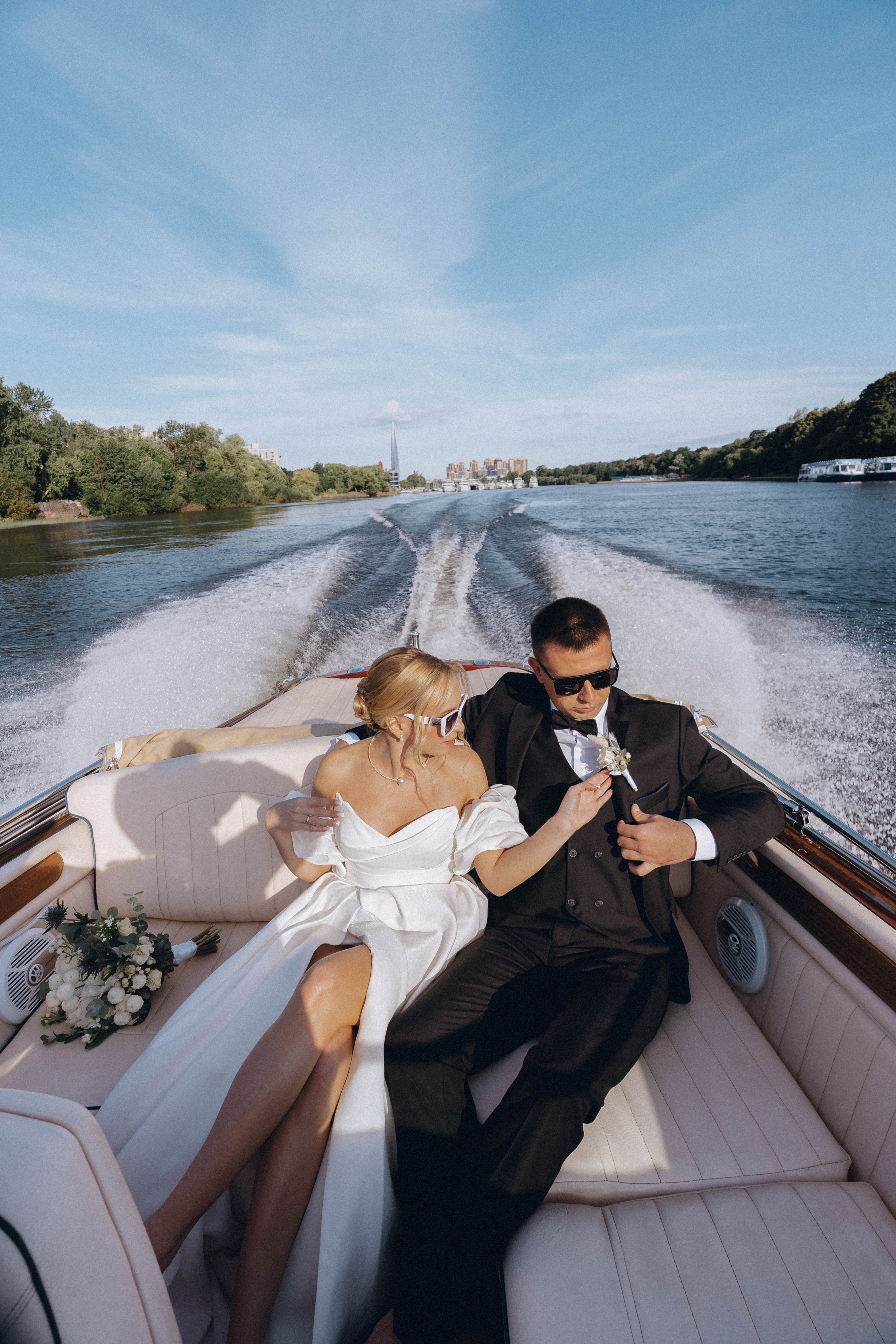СВАДЕНБНАЯ СЬЕМКА НА КАТЕРЕ ПО КАНАЛАМ САНКТ-ПЕТЕРБУРГА И В АКВАТОРИИ НЕВЫ. Профессиональный фотограф, Санкт-Петербург — Виктория Богомолова