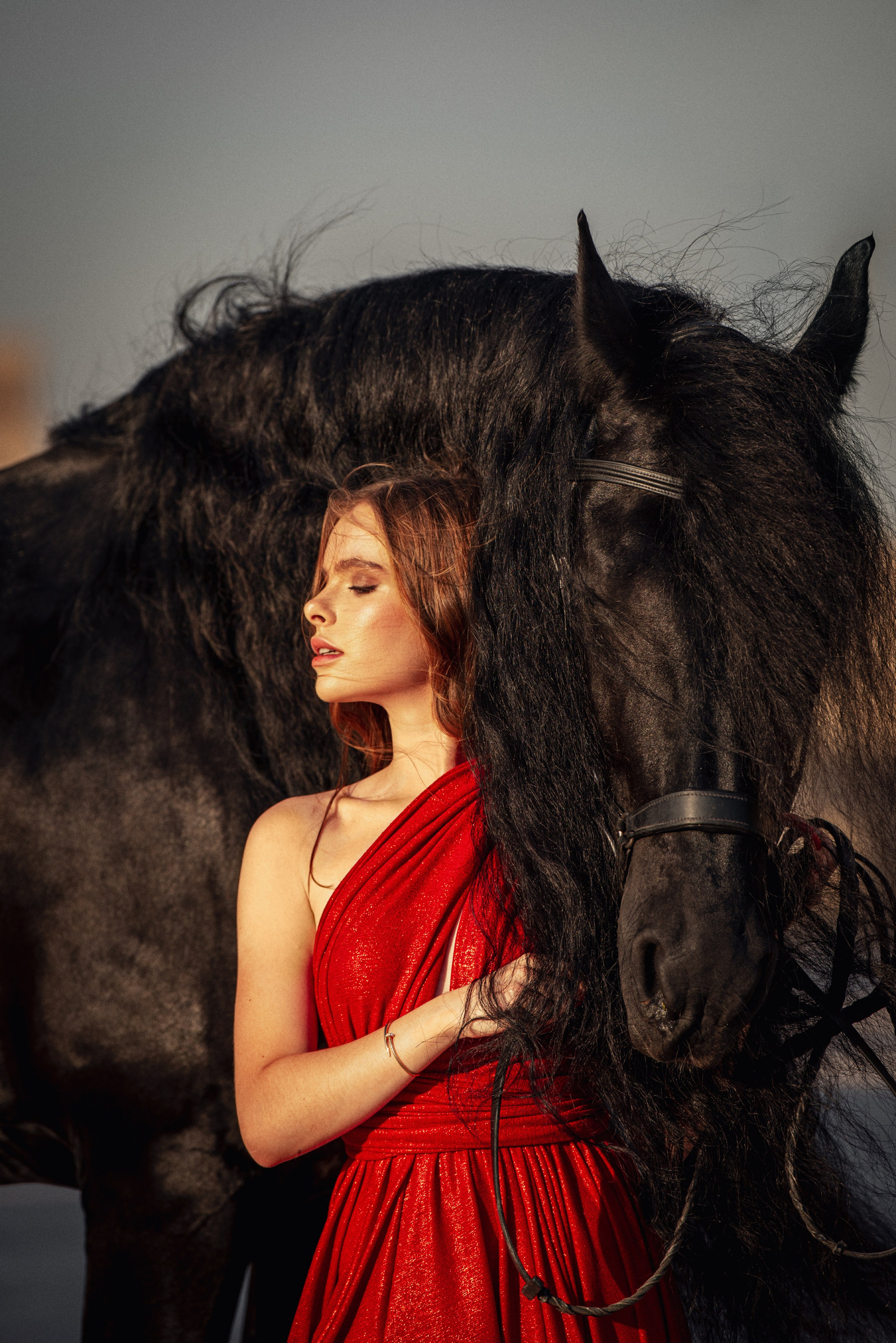 Идея для фотосессии на день рождения — съёмка с лошадью