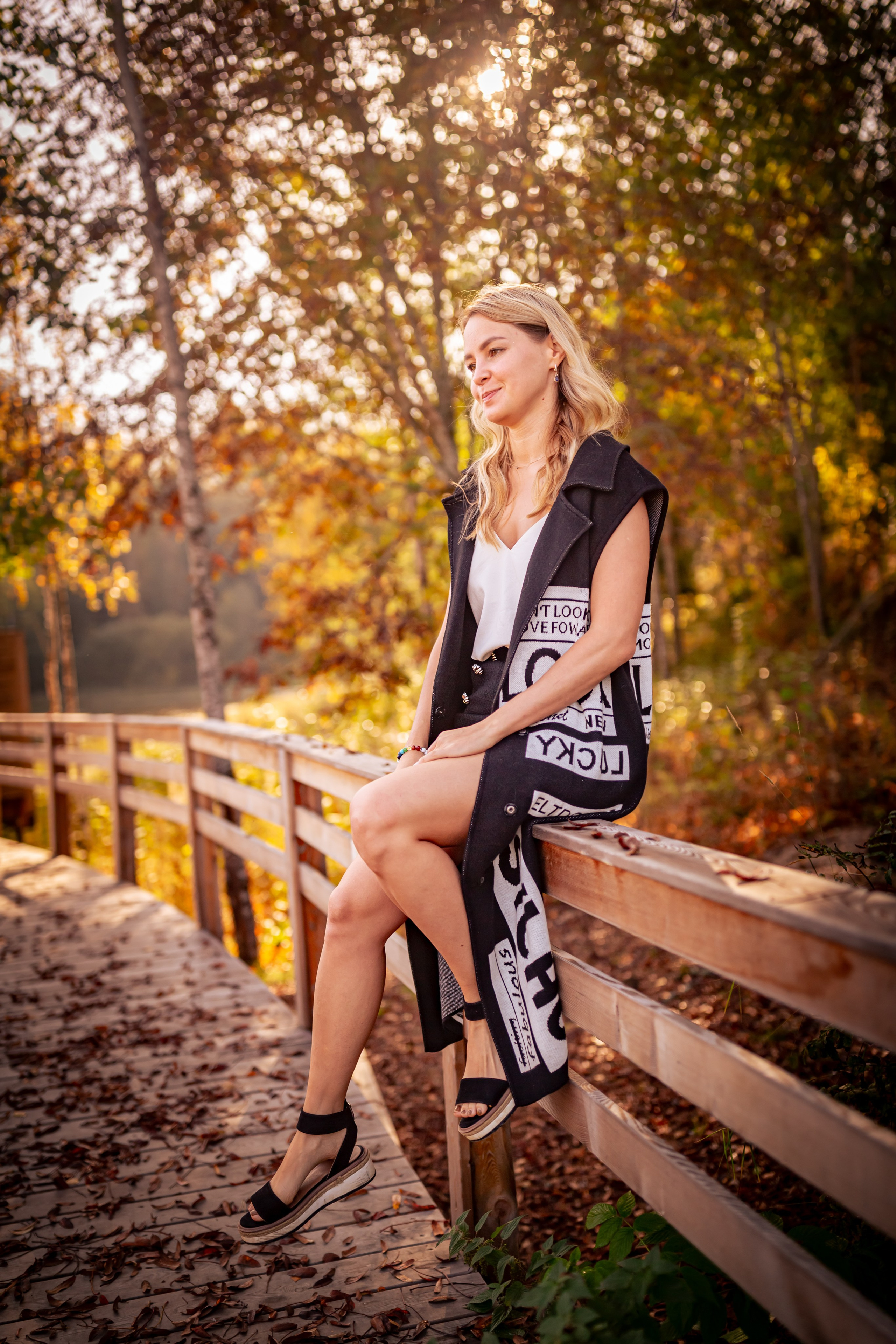 Фотосессия Ирины в осеннем лесу. Контент фотограф для экспертов в соцсетях Алена Собора Москва