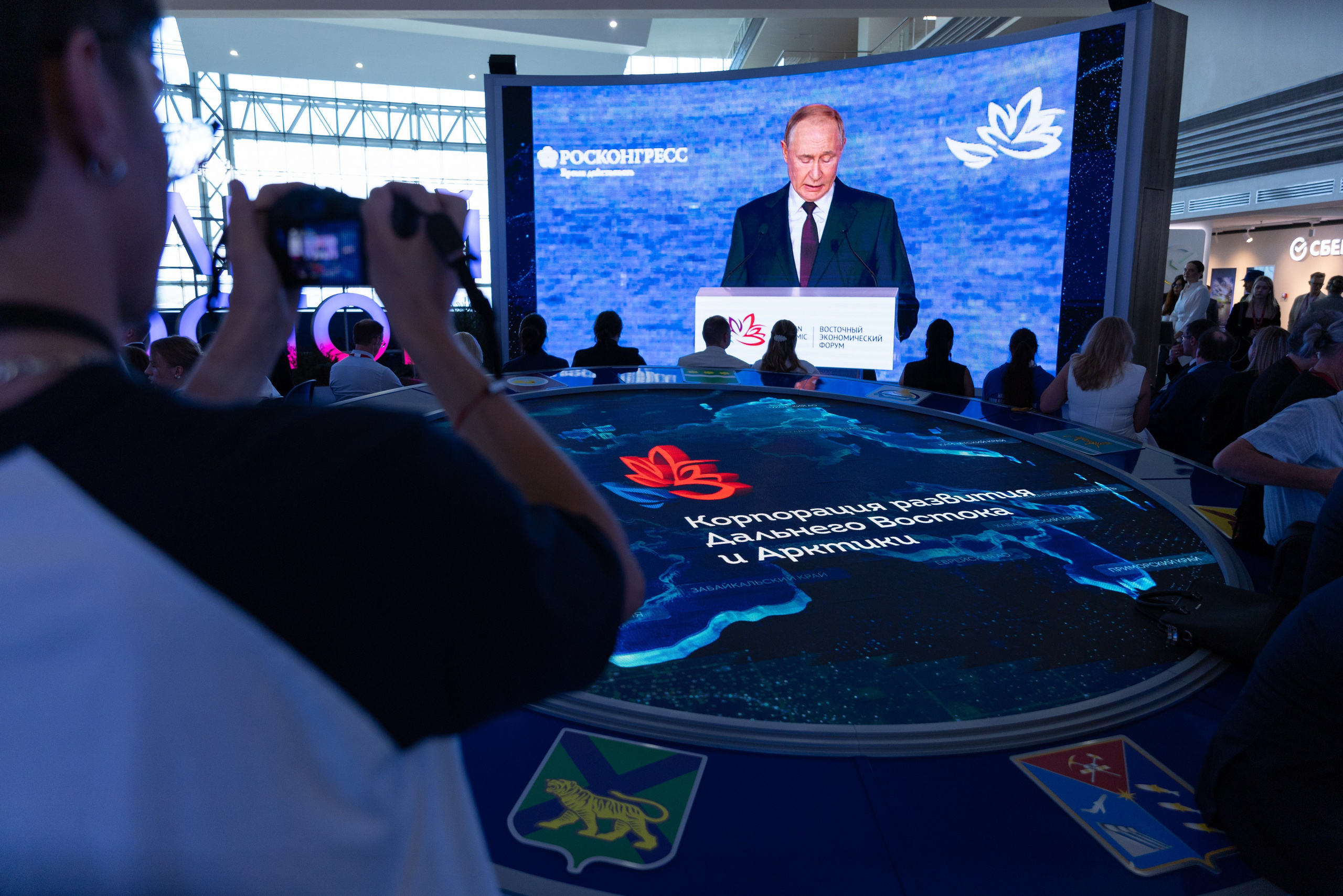 ВЭФ 2025. Олег Катакинов| Репортажный фотограф в городе у моря (Владивосток)