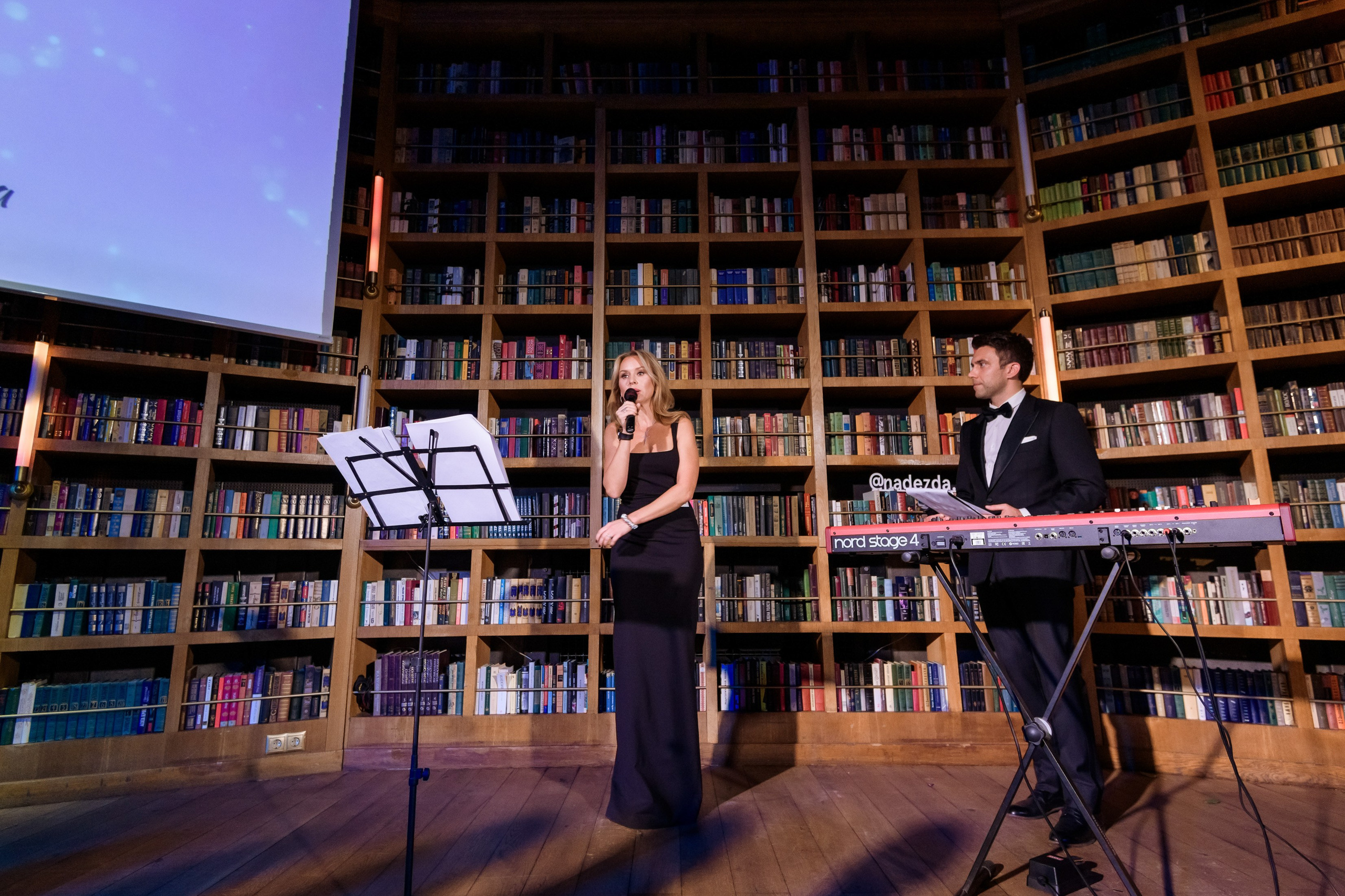 Презентация стихов Надежды. Репортажный фотограф Сергей Дроздов