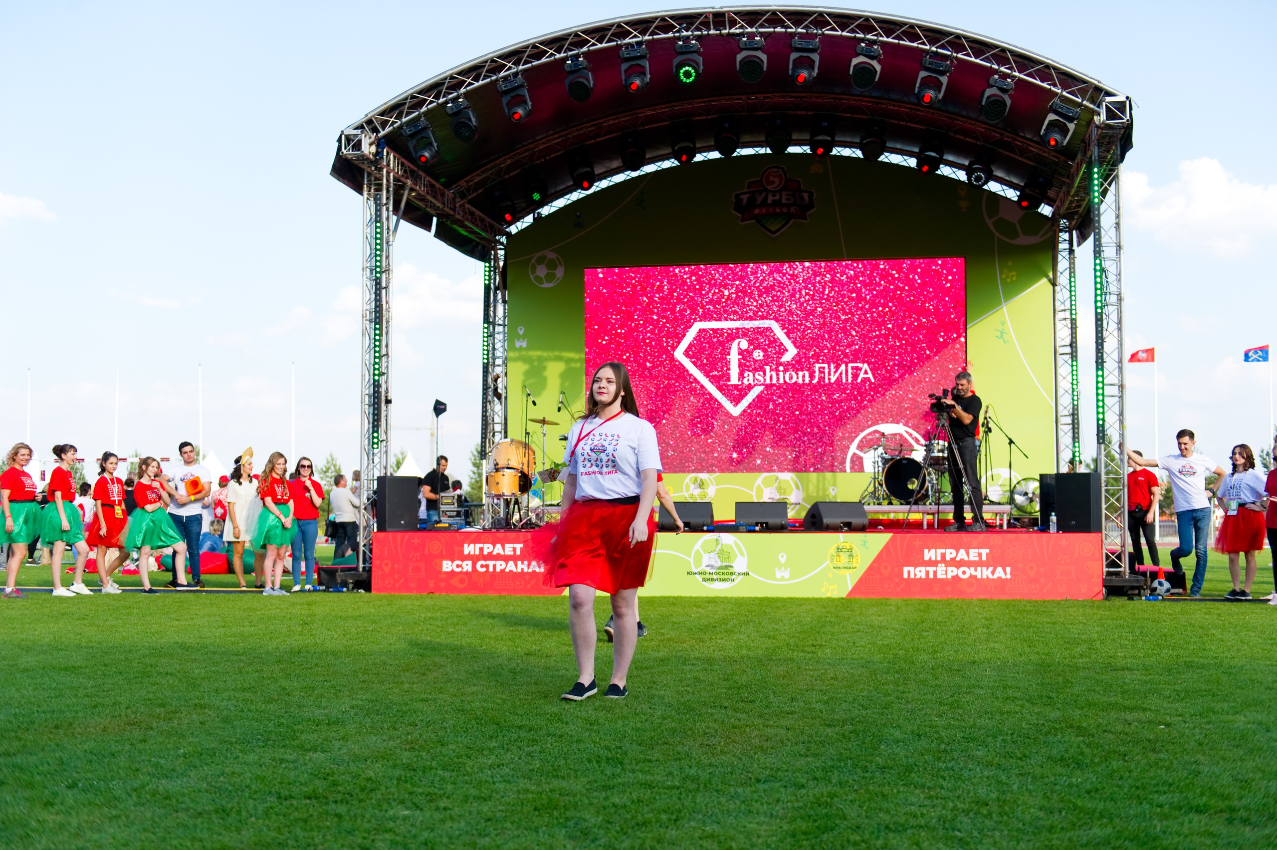 Турбофутбол (корпоративное соревнование «Пятерочки»). Репортажный фотограф и видеограф Слава Думчев. Тимбилдинги, отчетники, корпоративы