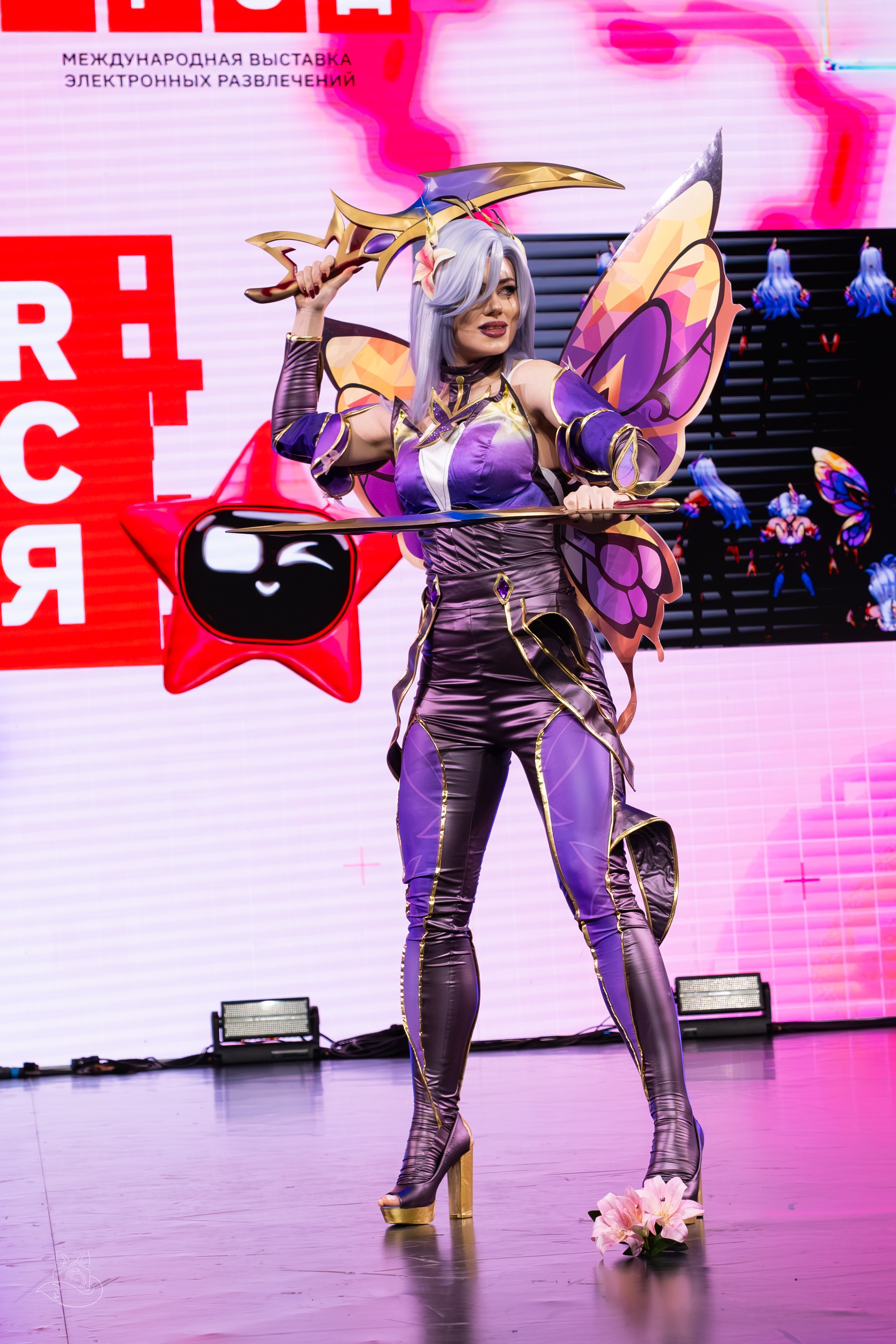 Сцена РЭД ЭКСПО 2024. Косплей фотограф
