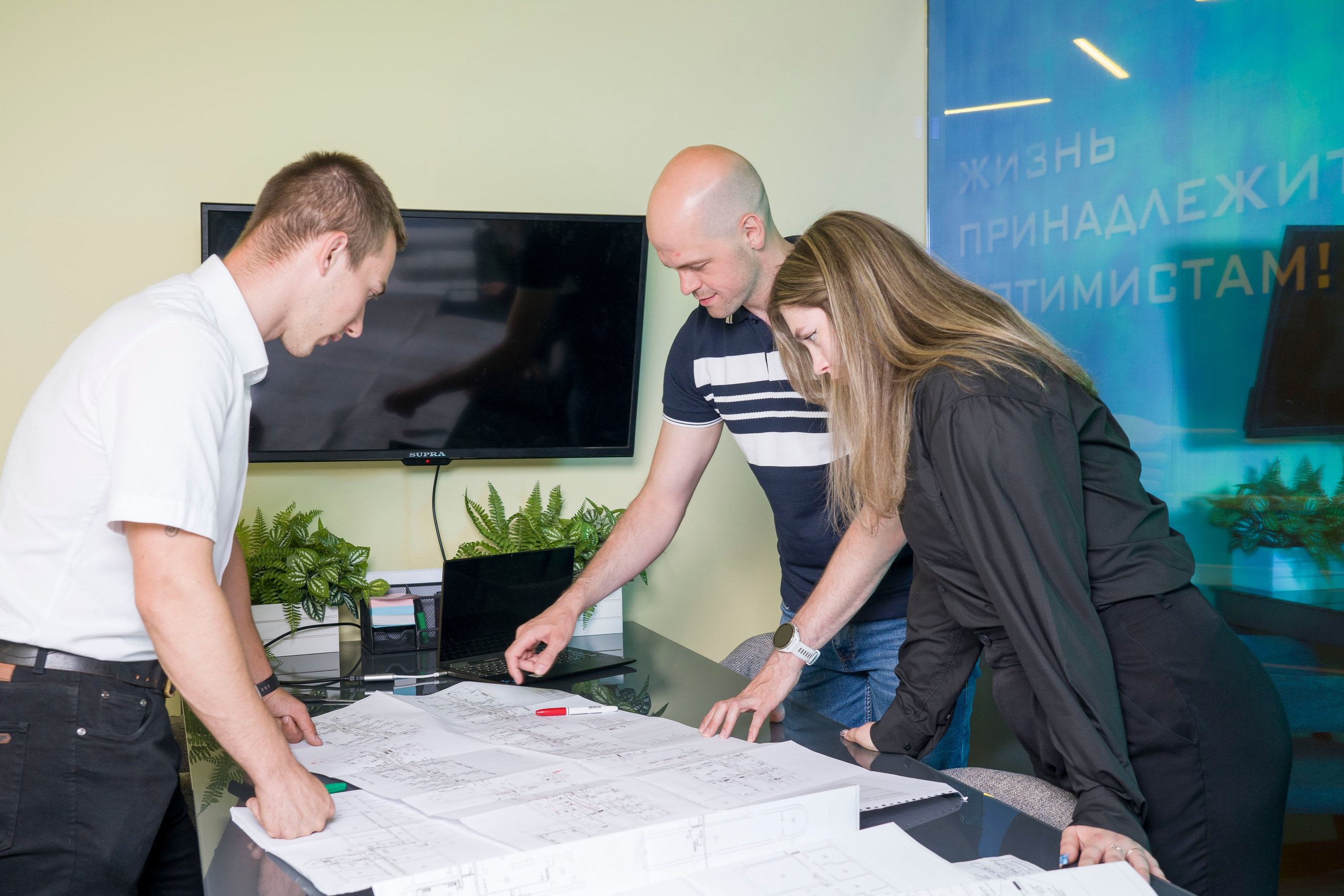 деловая съемка сотрудников в офисе рабочий процесс 