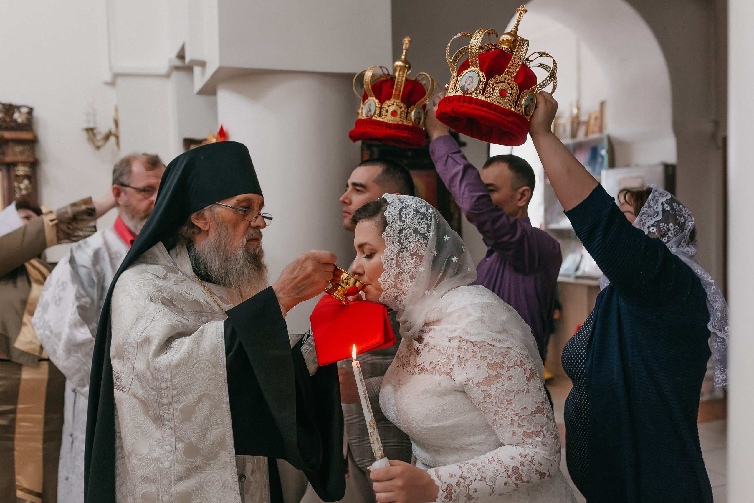 Венчание Анастасии и Вячеслава. Храм Лазаря Четверодневного. Семейный фотограф в Сургуте