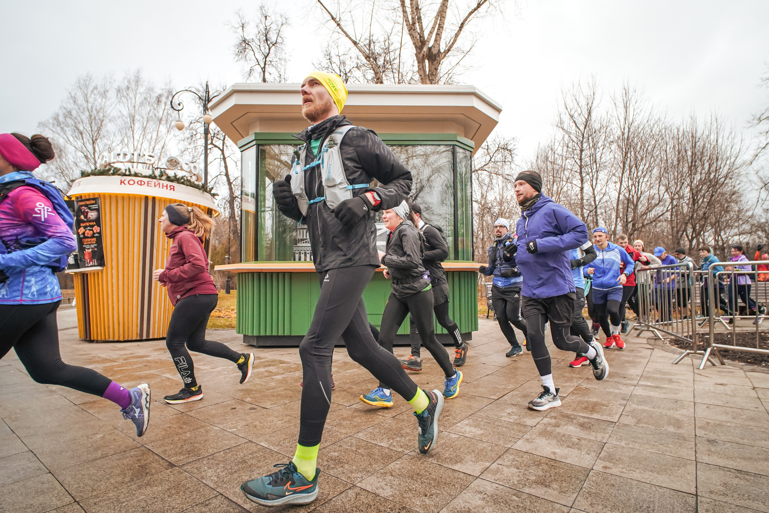 #марафонудома #яuzarun 2024 2-я петля, группа 6:30. Роман Капилюшов. Бег. Фото. Видео. г. Люберцы