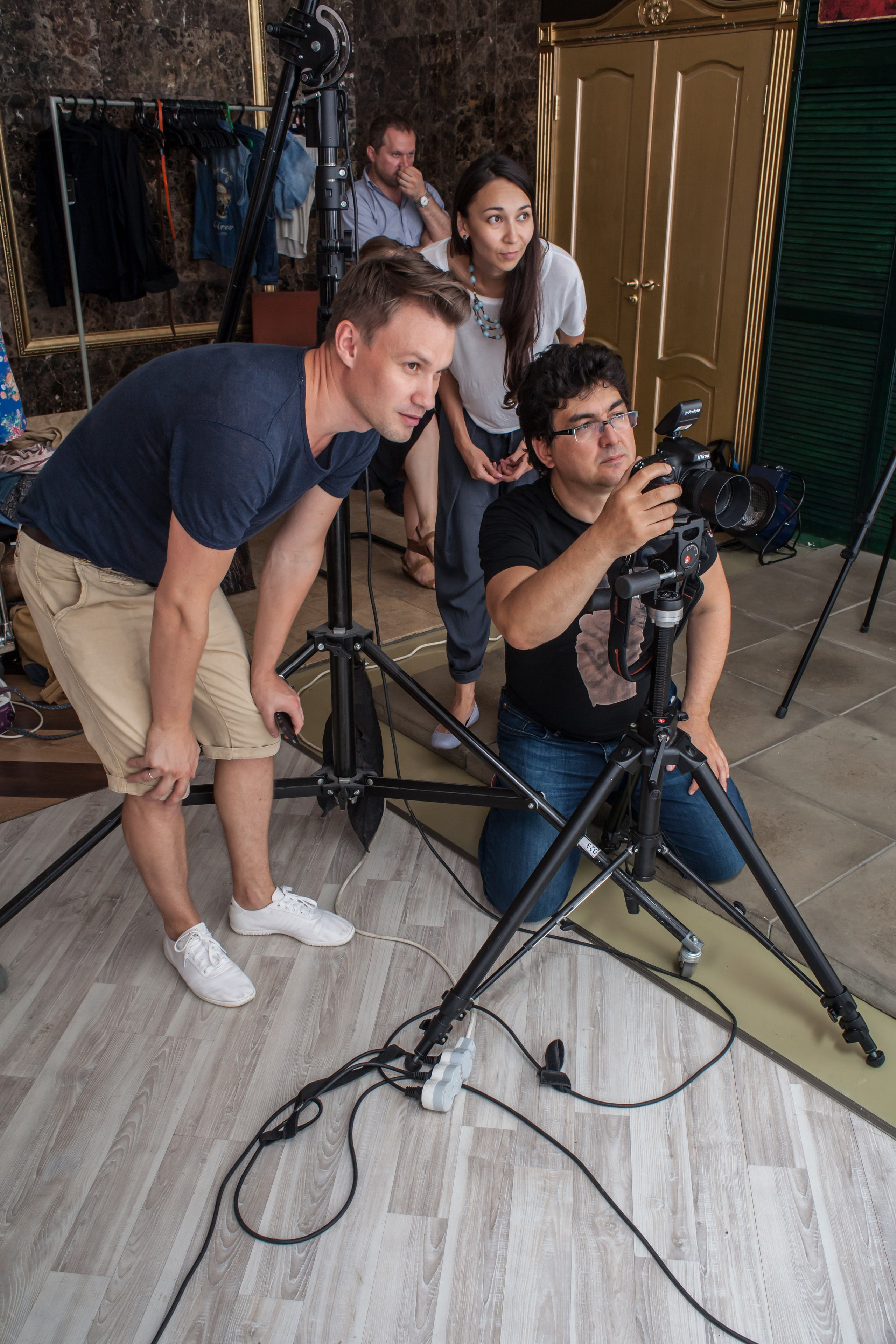 BACKSTAGE. Www.apowerstudio.com