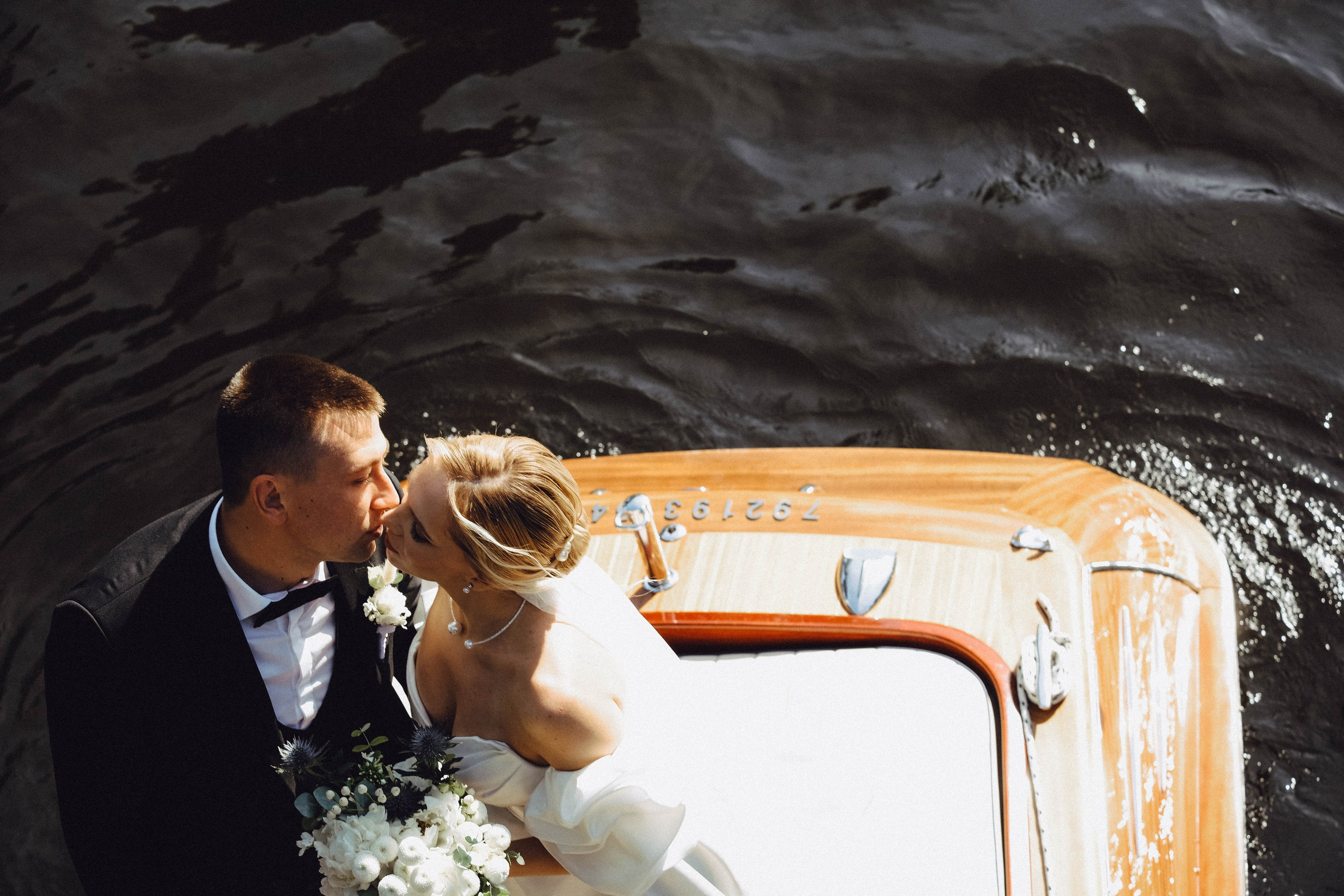 СВАДЕБГНАЯ ПРОГУЛКА ПО КАНАЛ САНКТ-ПЕТЕРБУРГА НА КАТЕРЕ. Профессиональный фотограф, Санкт-Петербург — Виктория Богомолова