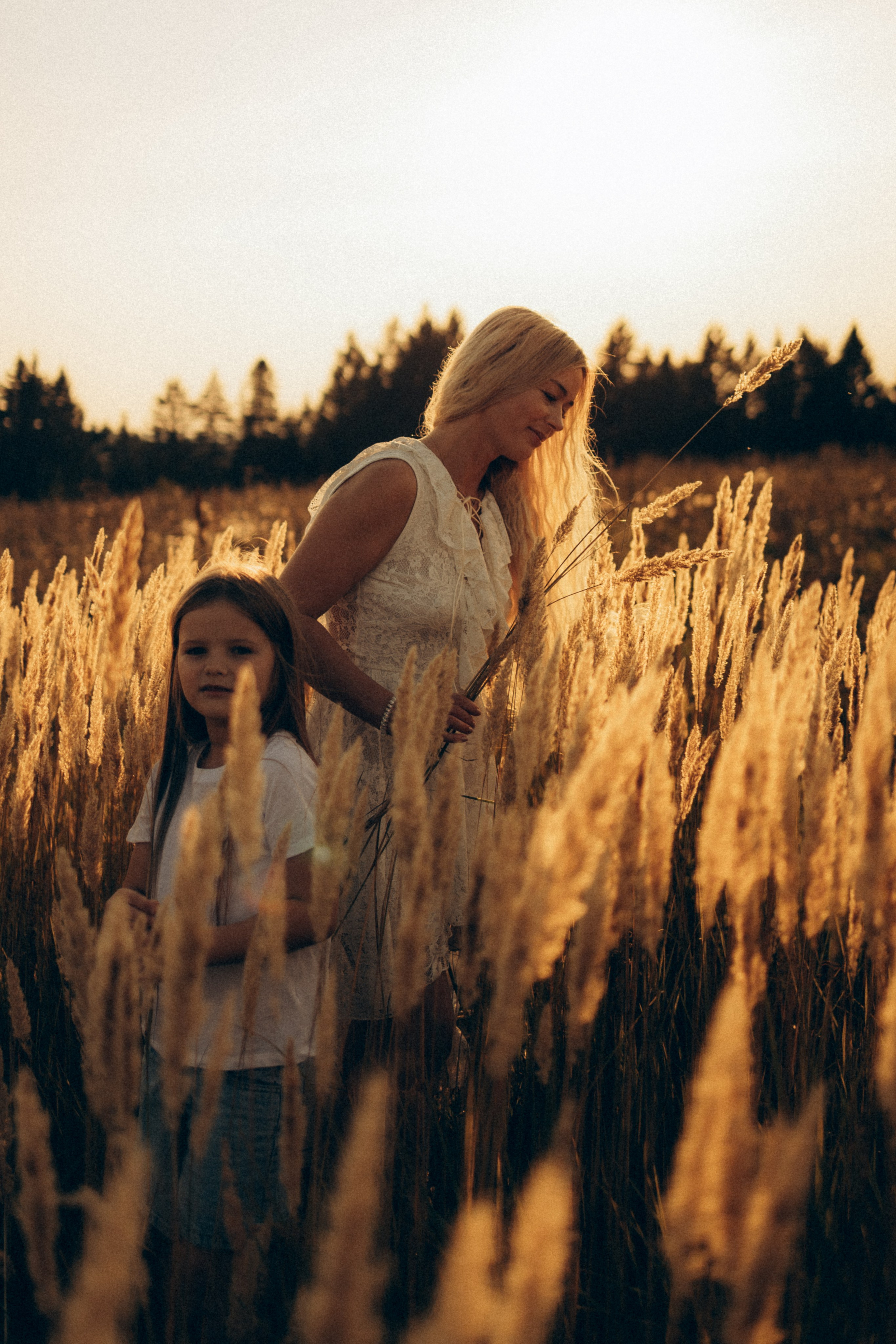 Семейная фотосессия, а природе в поле в Ижевске