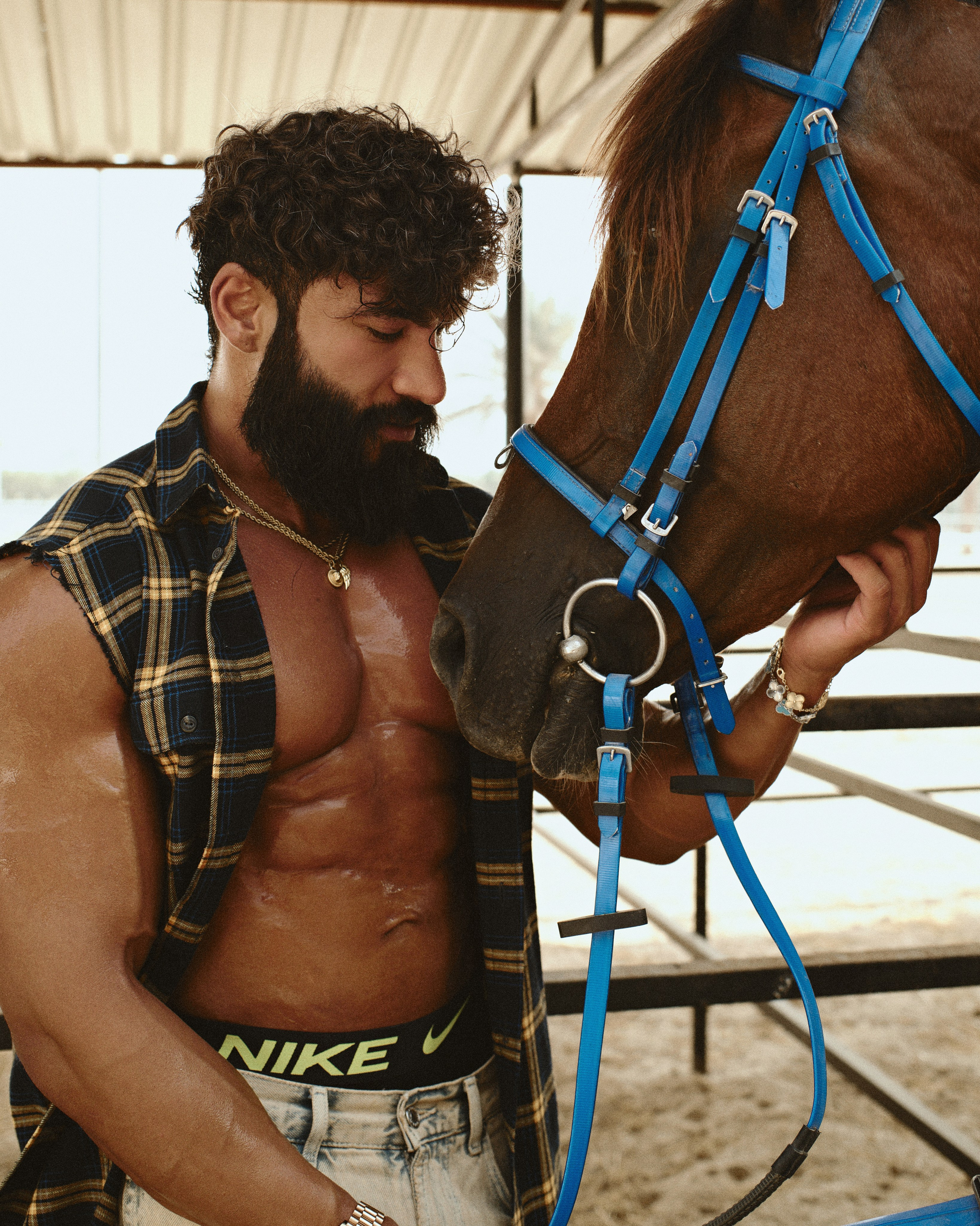 Ahmed. NOIZOMAX Художественный фотограф в Дубай