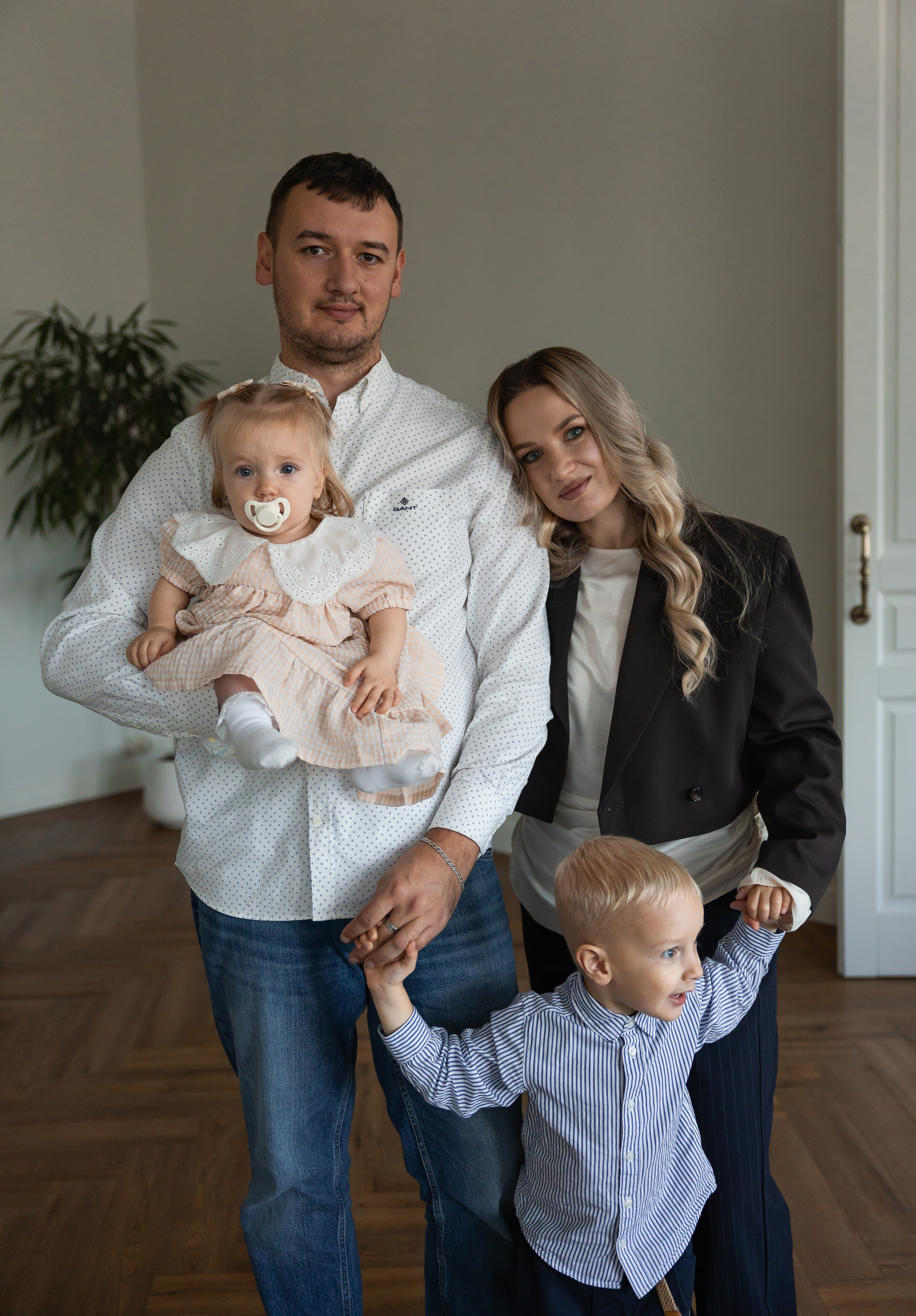 Семейная фотосессия в студии. Фотограф Красноярск Маргарита Ломакина