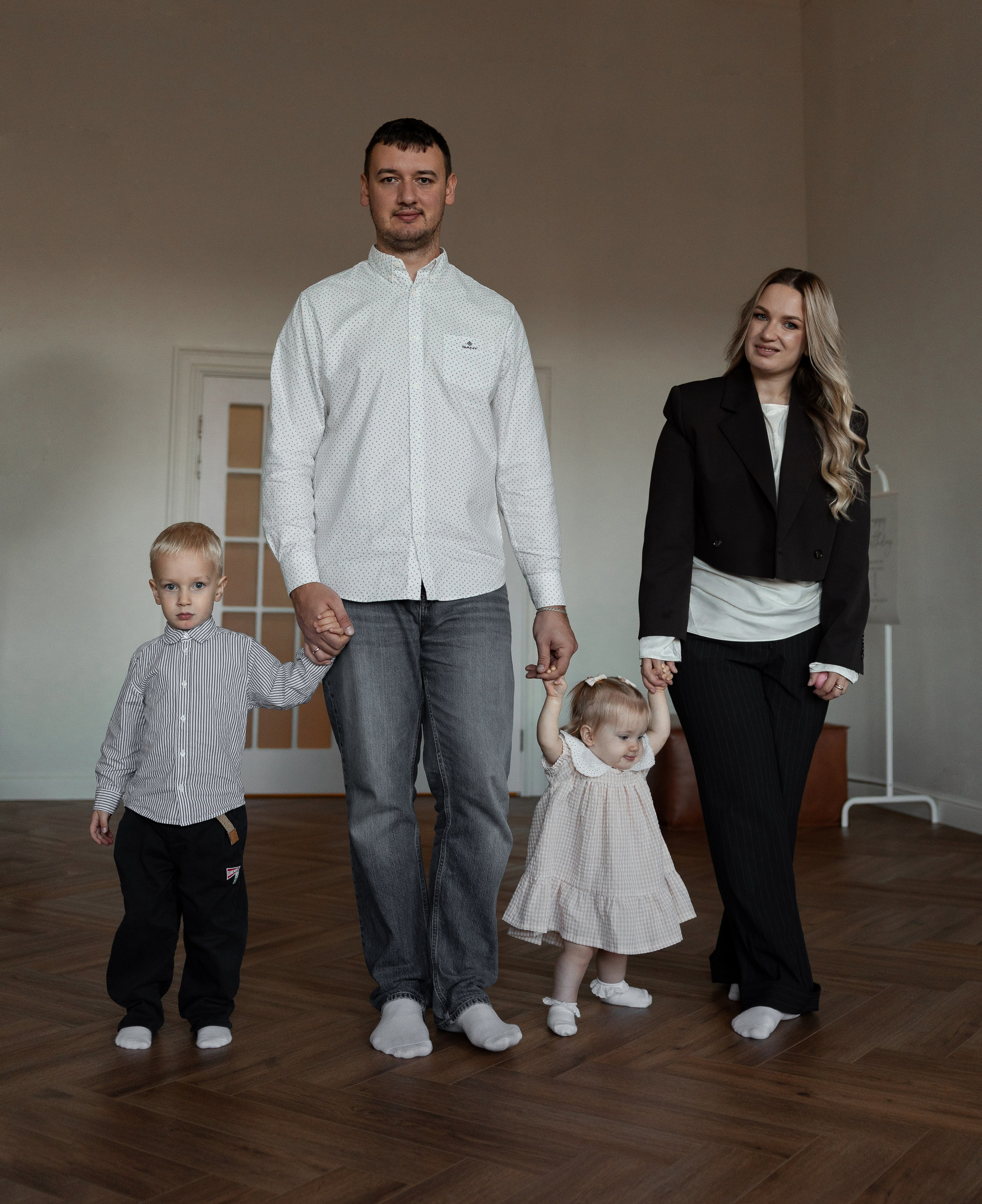 Семейная фотосессия в студии. Фотограф Красноярск Маргарита Ломакина