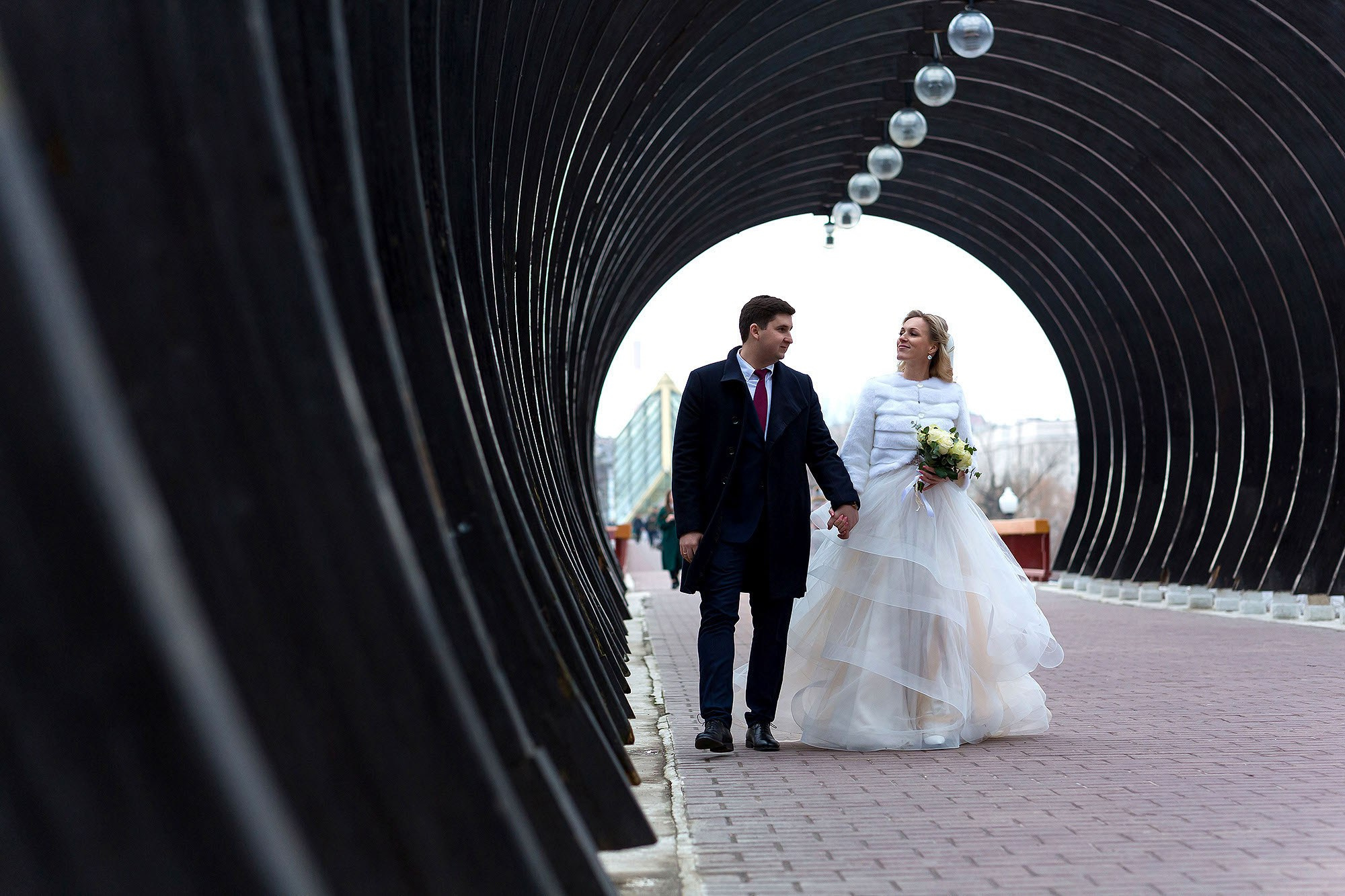 Прогулка, фотосессия жениха и невесты. Свадебная съемка. Фотограф в Москве Валерий Боцман