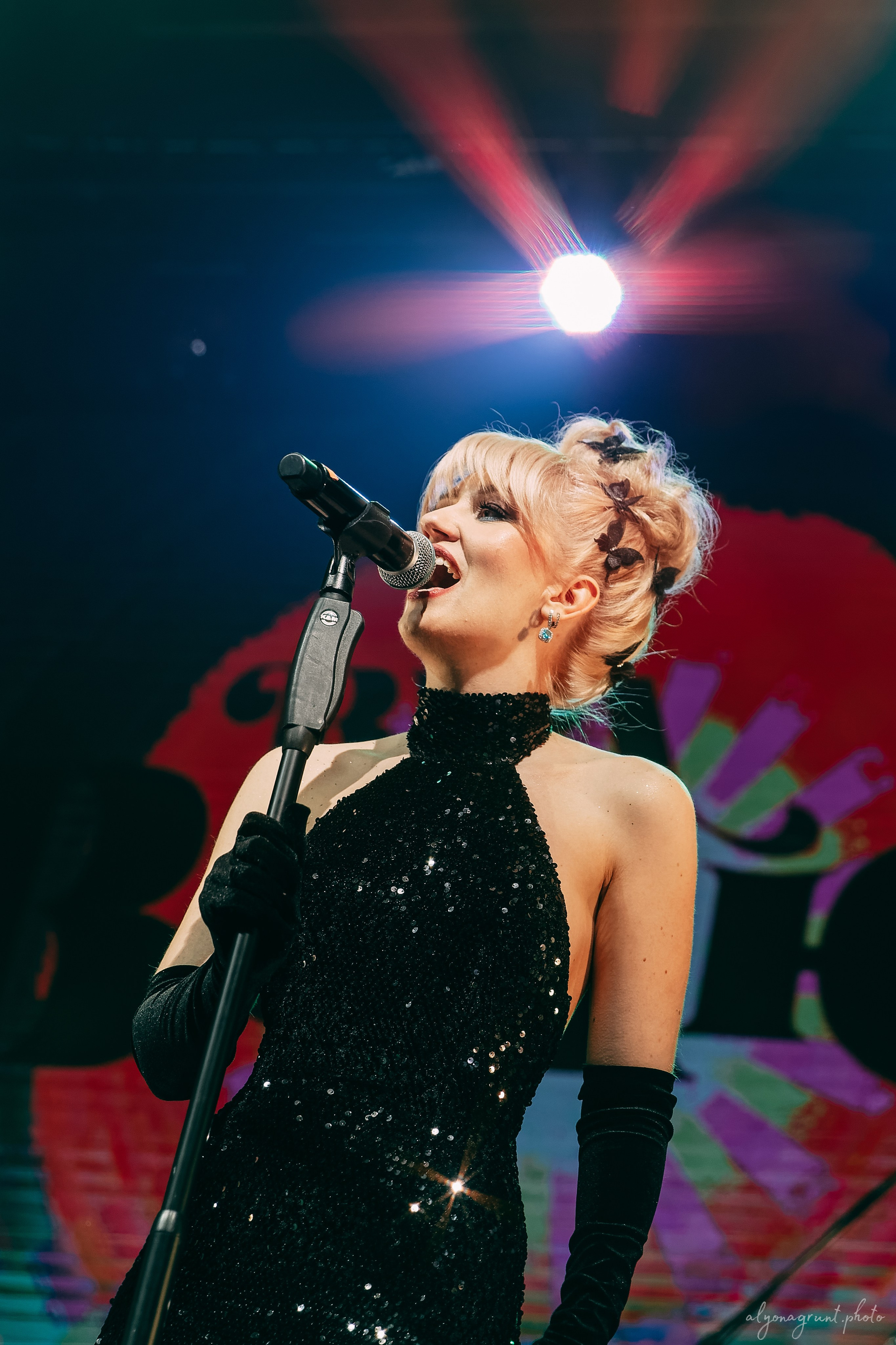 ВИА Велюр, фоторепортаж, СПб, BASE, 14.12.2025. Алена Адрианова: фотограф в Санкт-Петербурге