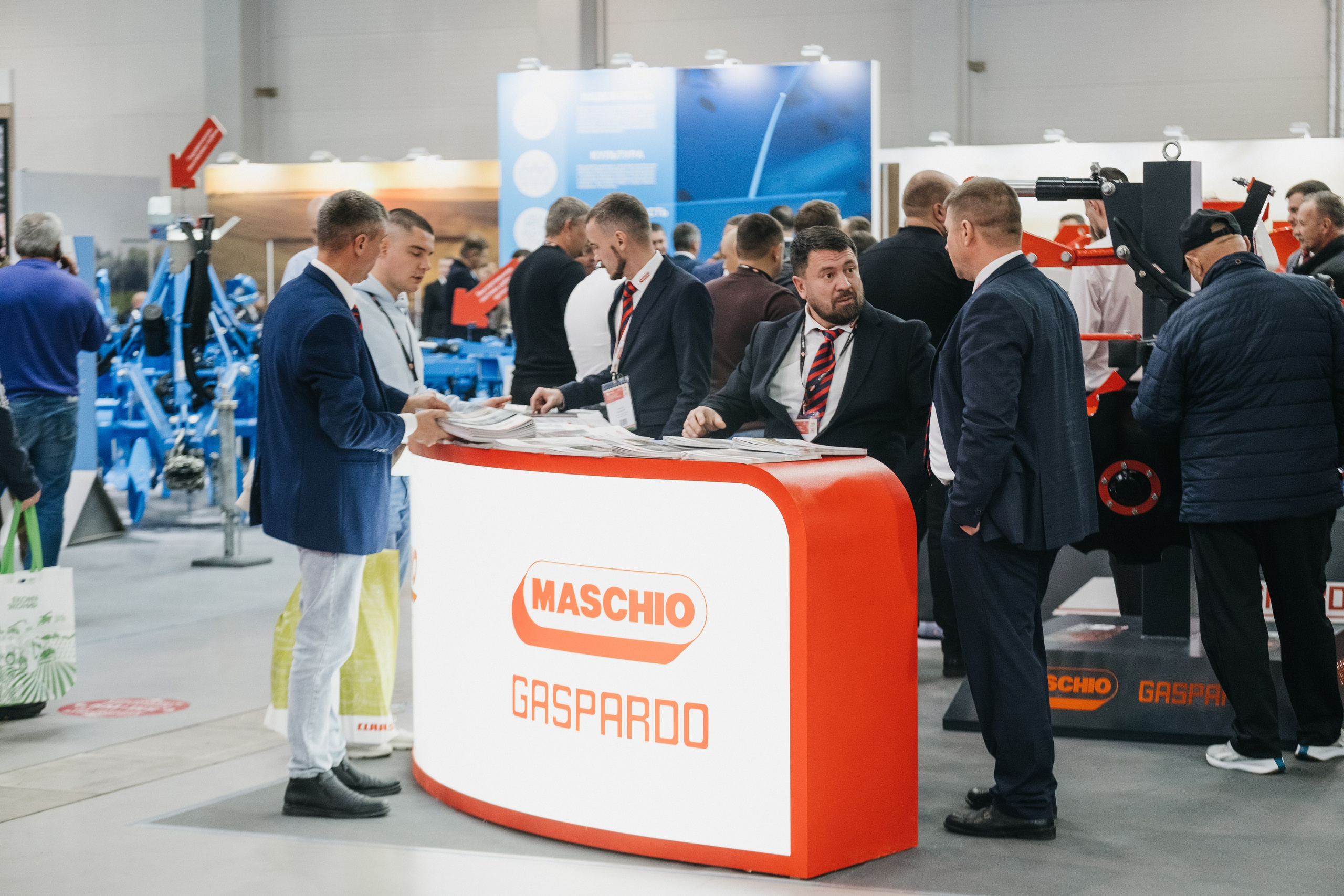 Фотограф на деловую съемку презентации, конференции. Свадебный и репортажной фотограф Денис Ожигин в Краснодаре и Краснодарском крае