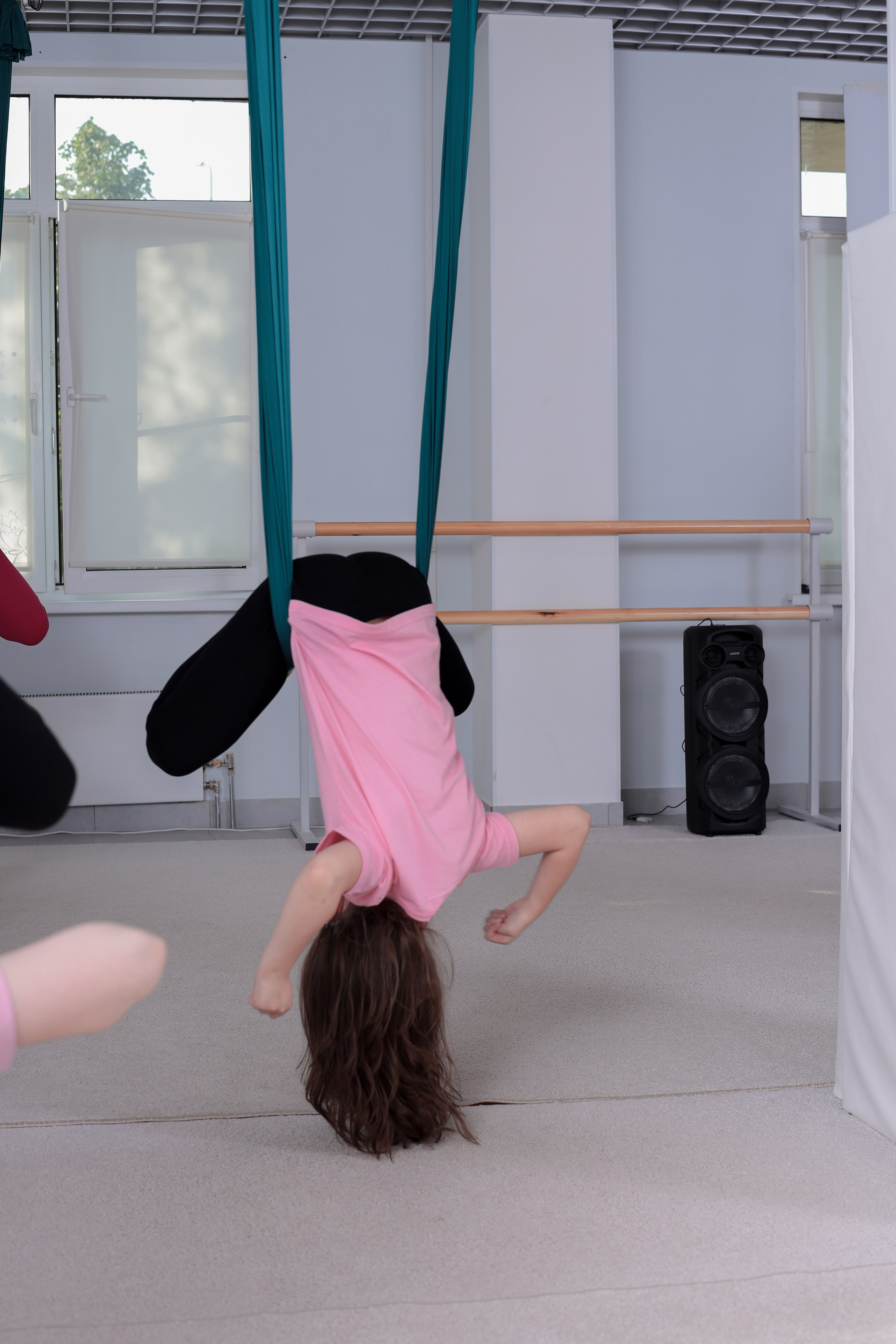 Детская аэройога. Фотограф Надршина Лилия