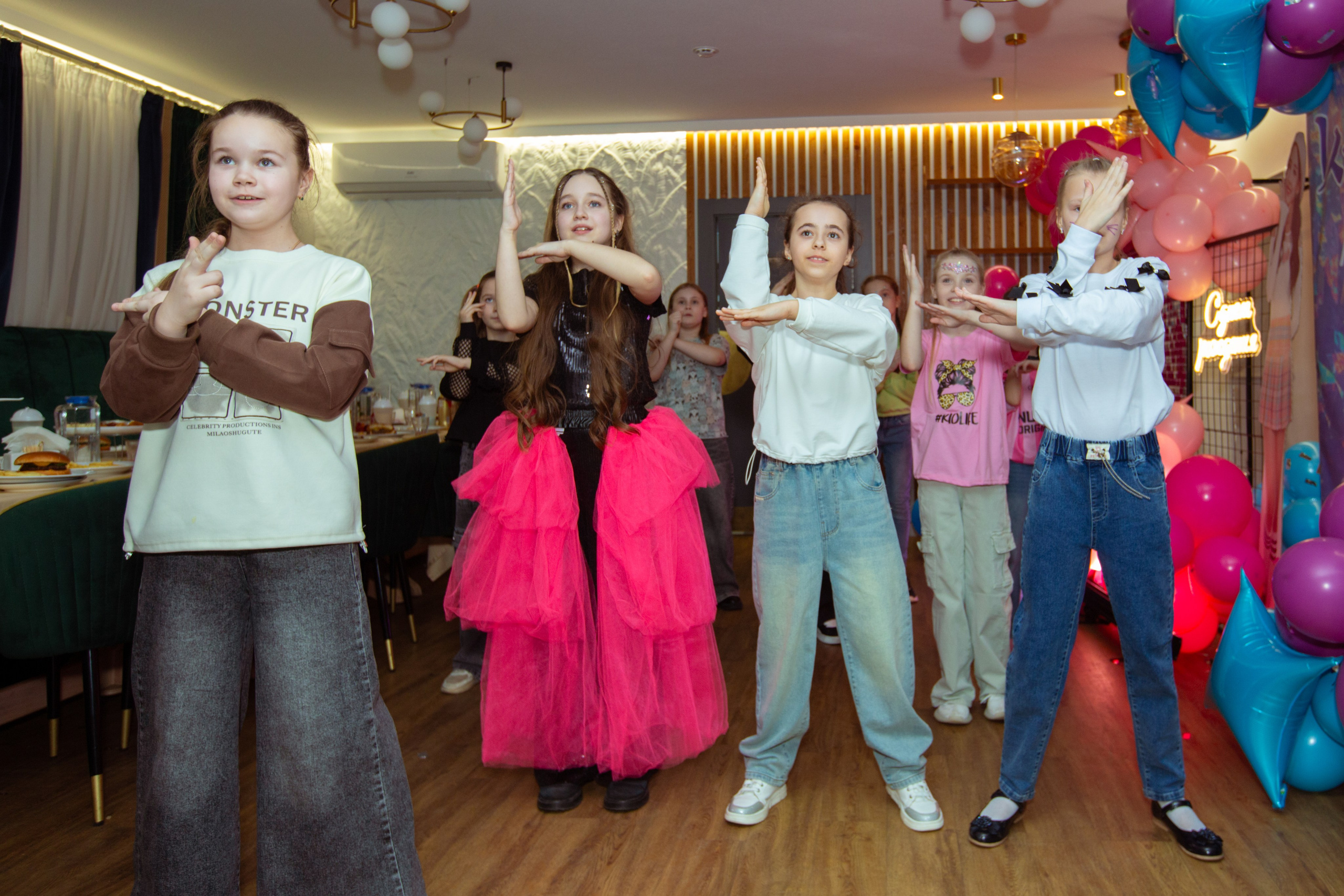 День рождения Ульяны. Фотограф Антонина Свешникова. ВЫПУСКНЫЕ ФОТОКНИГИ для детских садов и школ. Москва, Владимир