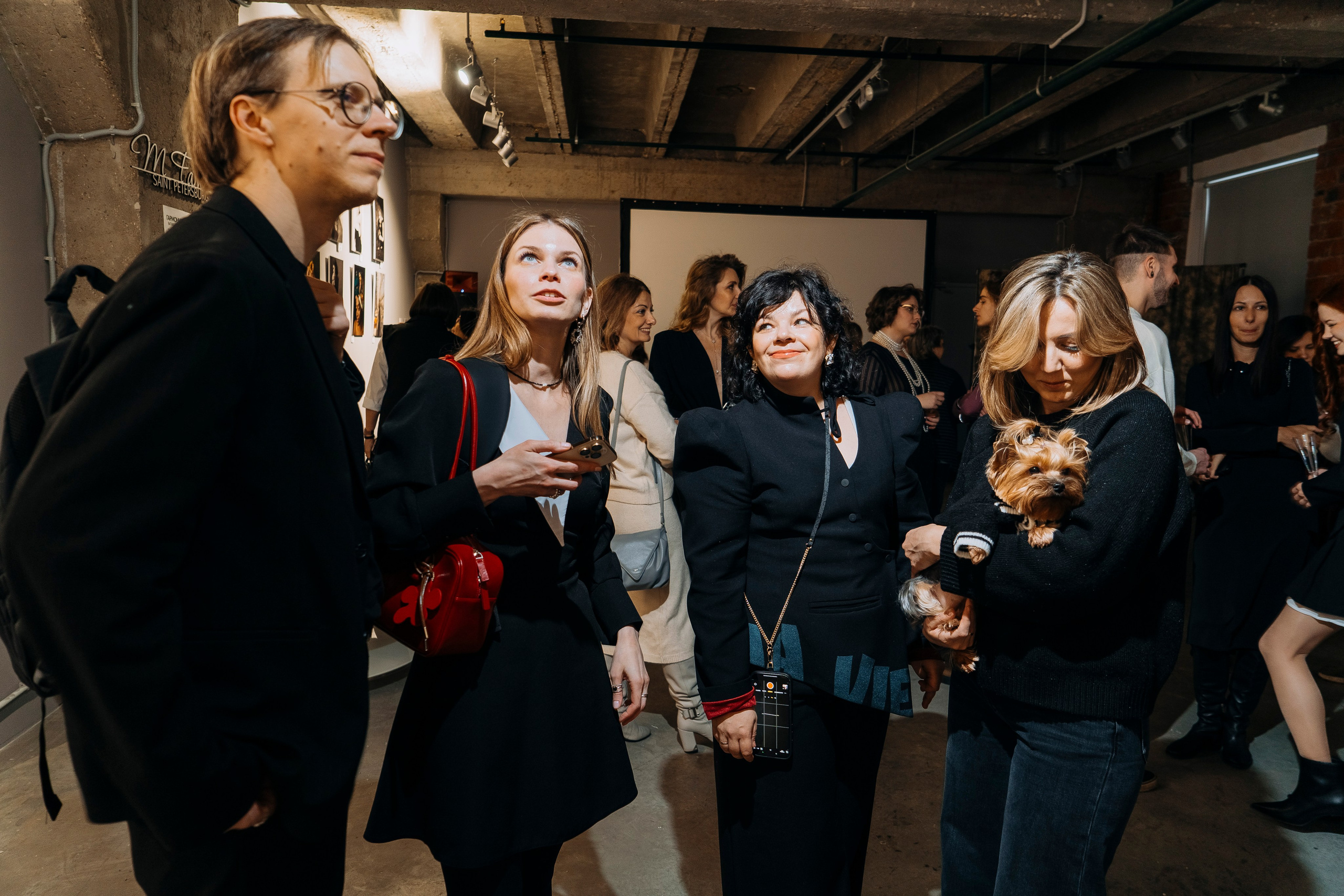 Вернисаж фотовыставки MFamilia «Гармония различий». Организация фотовыставок в Петербурге и Москве, MFamilia (МФамилия)
