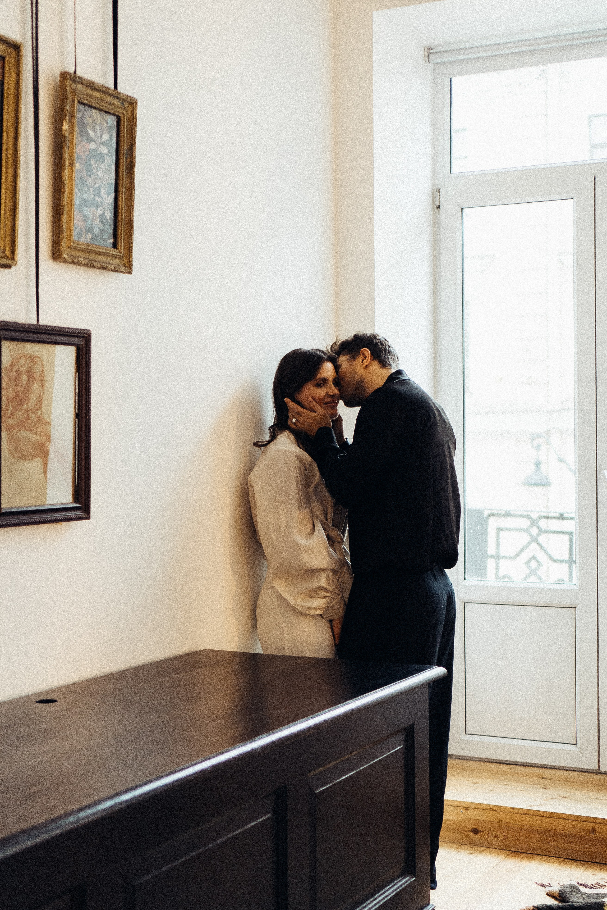 УТРО ЖЕНИХА И НЕВЕСТЫ В ПИТЕРСКОЙ КВАРТИРЕ И СЬЕМКА С СВАДЕБНЫХ ОБРАЗАХ. Профессиональный фотограф, Санкт-Петербург — Виктория Богомолова