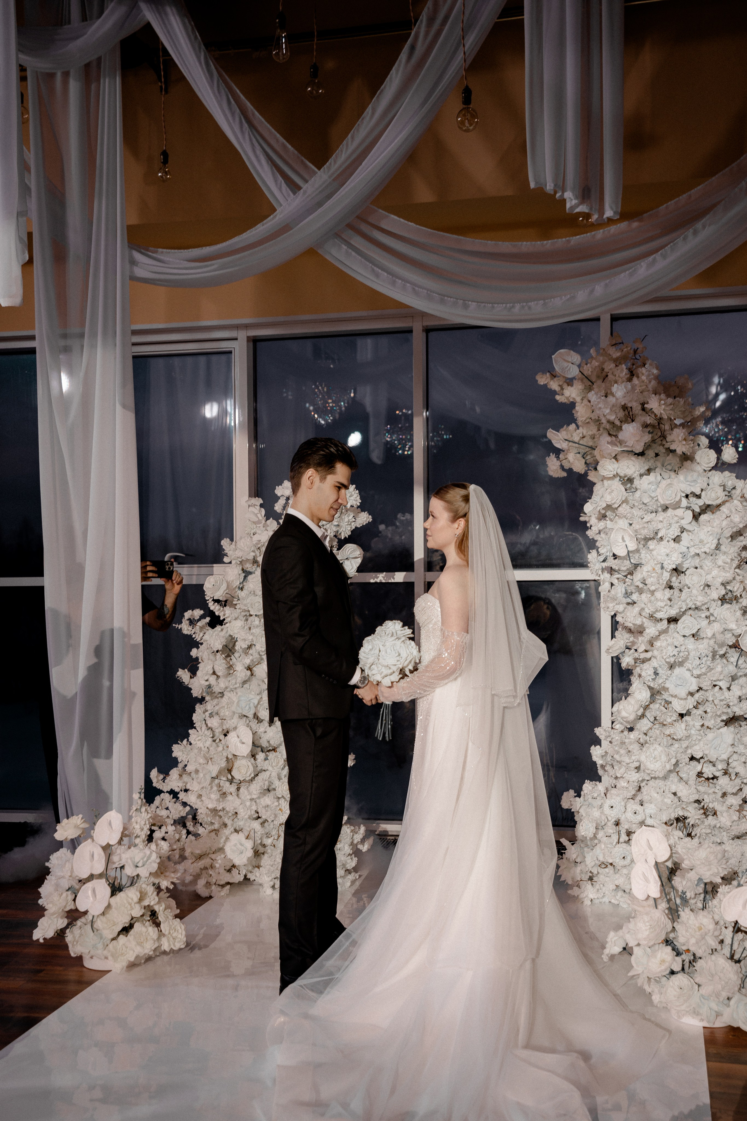 СВАДЕБНАЯ СЬЕМКА СБОРОВ В ОТЕЛЕ И ВЫЕЗД НА ЦЕРЕМОНИЮ (СНЯТО В СИБИРЕ В НИЖНЕВАРТОВСКЕ). Профессиональный фотограф, Санкт-Петербург — Виктория Богомолова