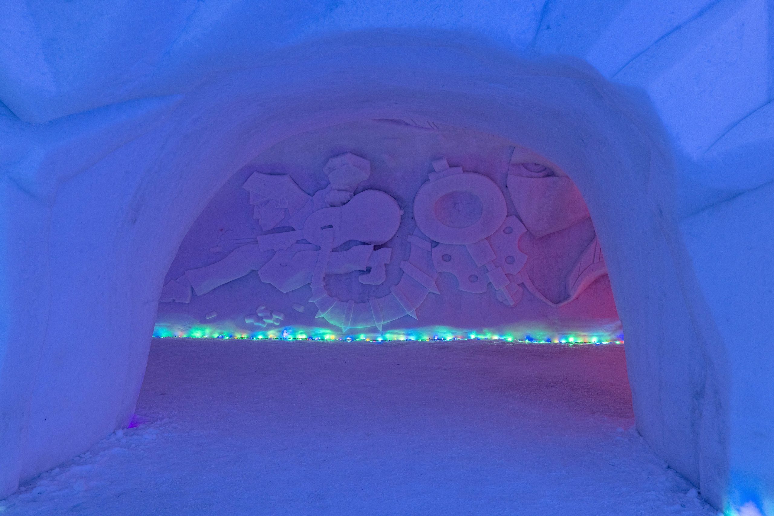 Снежная деревня. Турист оптимист