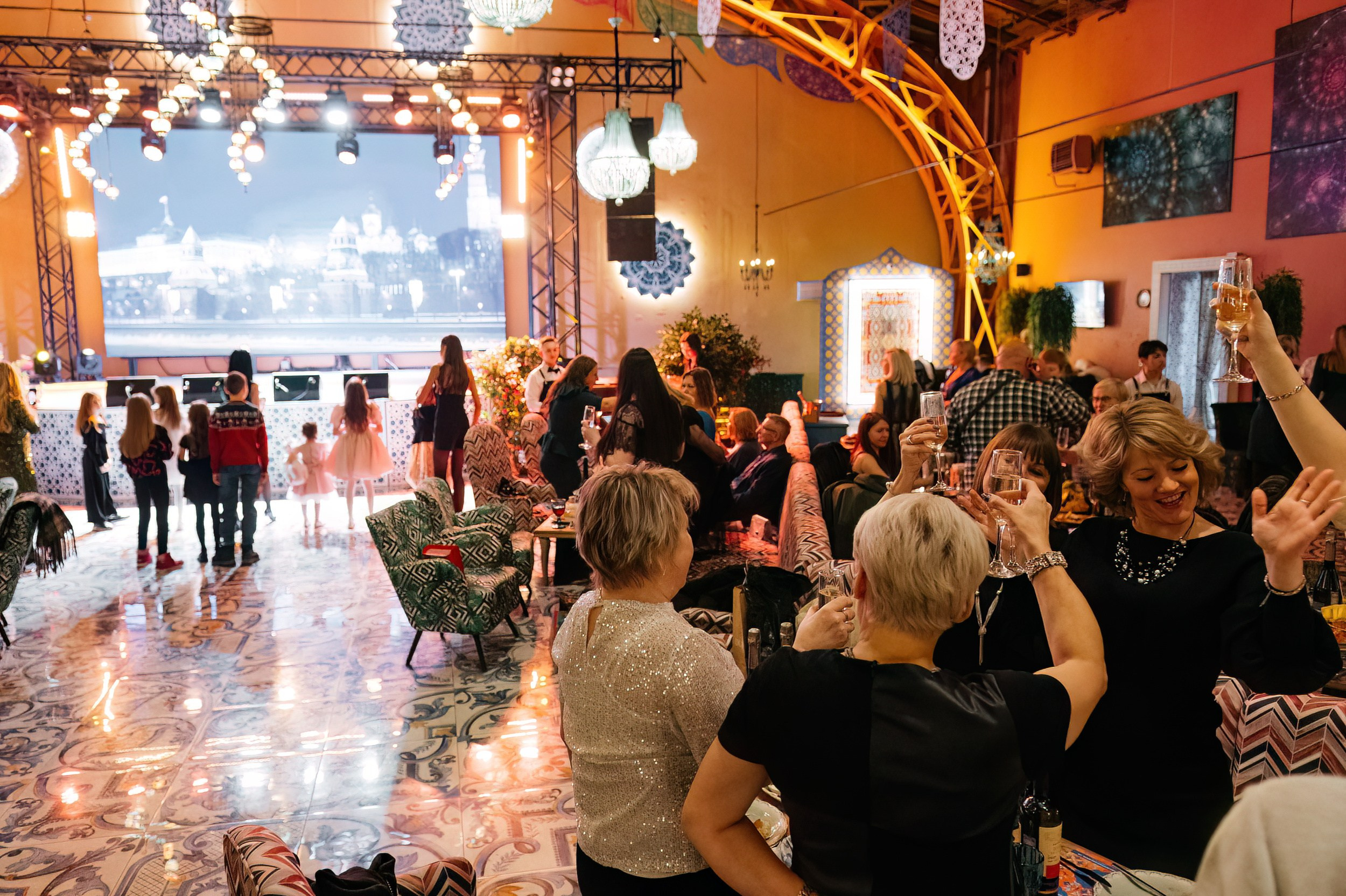 Новогодняя ночь 2024 в ресторане Чайхона ВО. Коммерческий фотограф в Санкт-Петербурге Анна Кобзарь