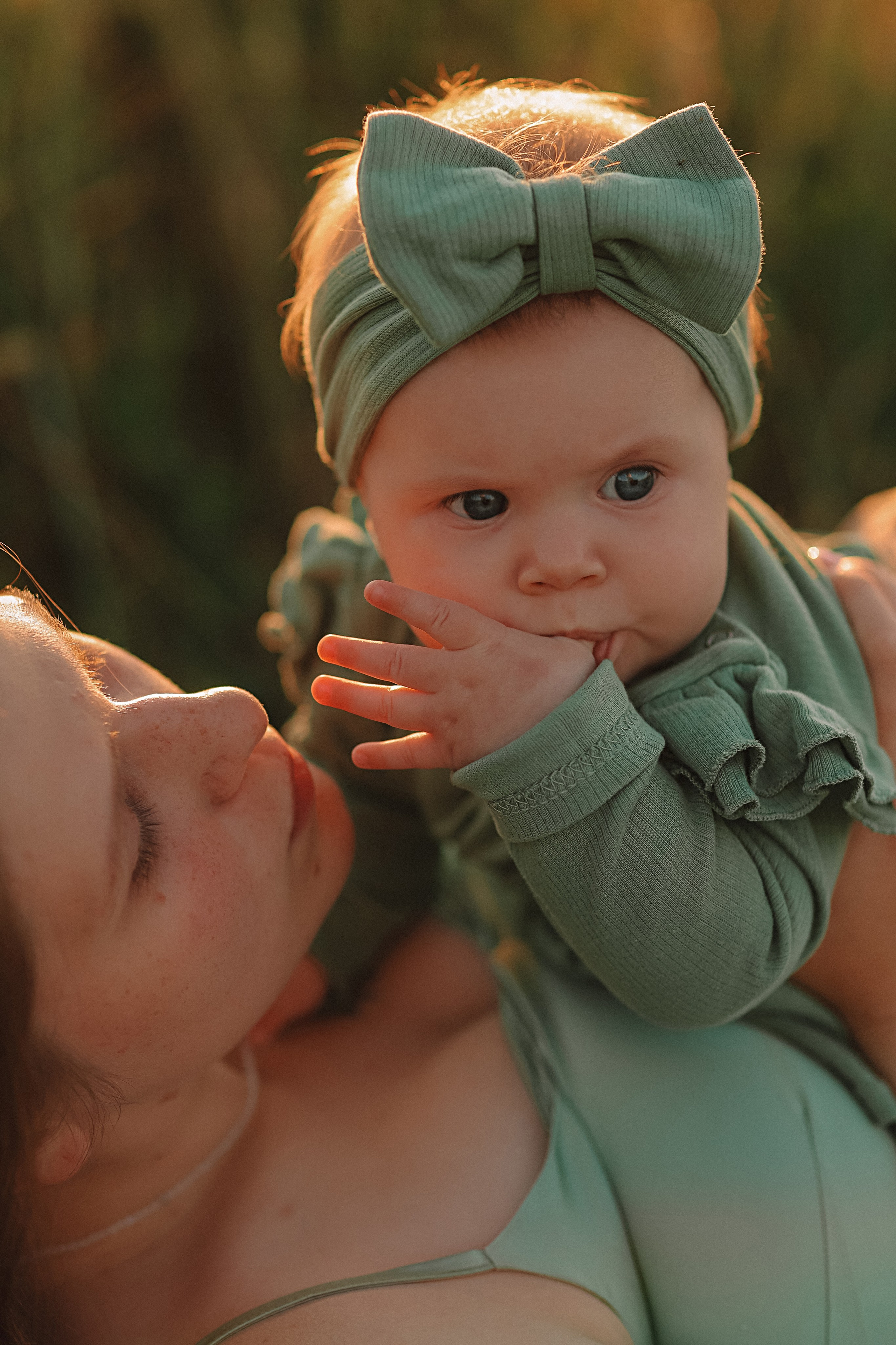 Закатное поле семейная. Семейный фотограф Тюмень, фотограф на роды Салмина Мария