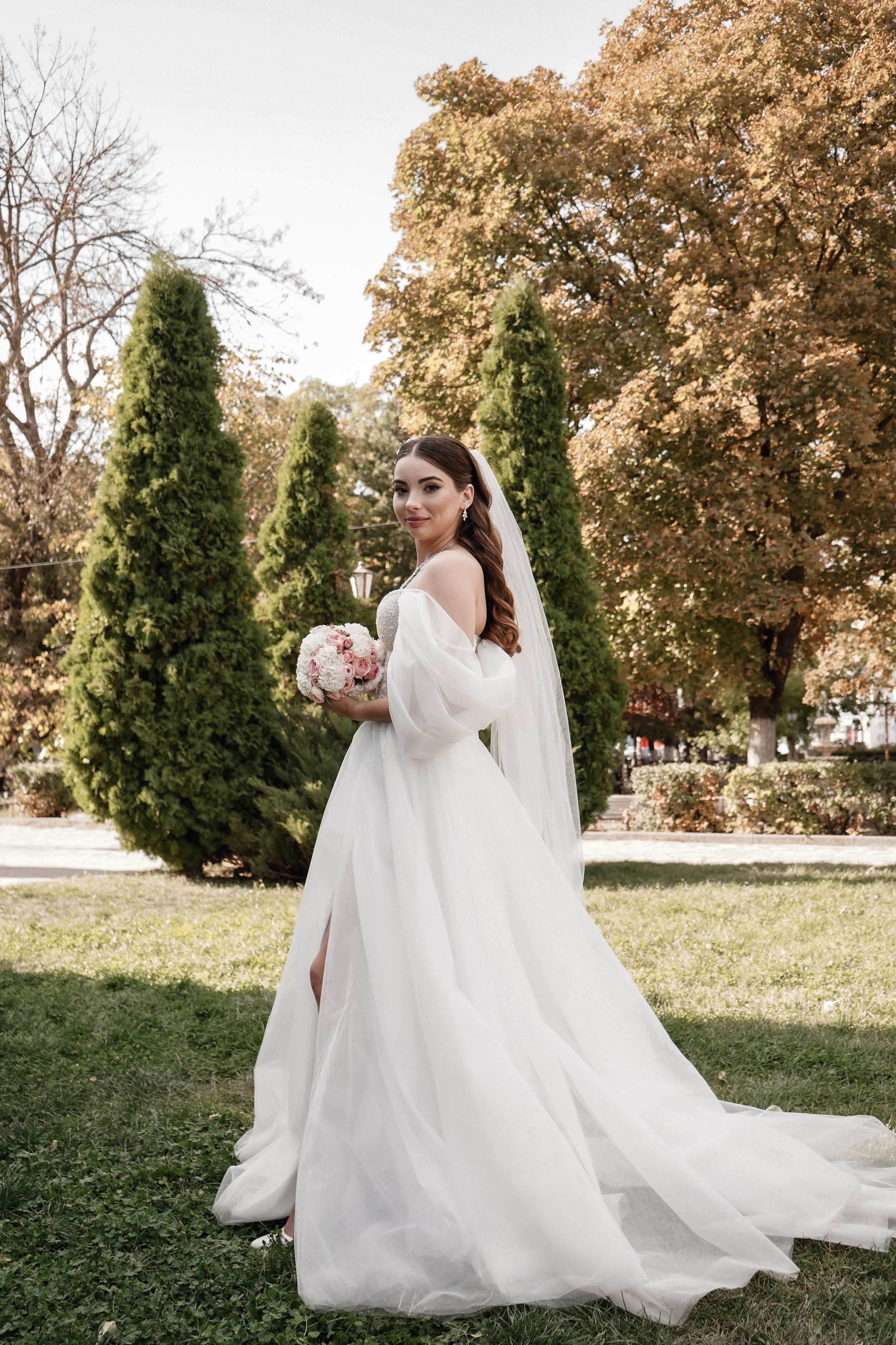 Свадебная фотосессия в Новочеркасске. Александровский парк и Вознесенский войсковой всеказачий собор. Андрей и Елена. Свадебный фотограф в Ростове-на-Дону. Таинство Крещения и Венчания, семейные фотосессии. Алёна Чёботова