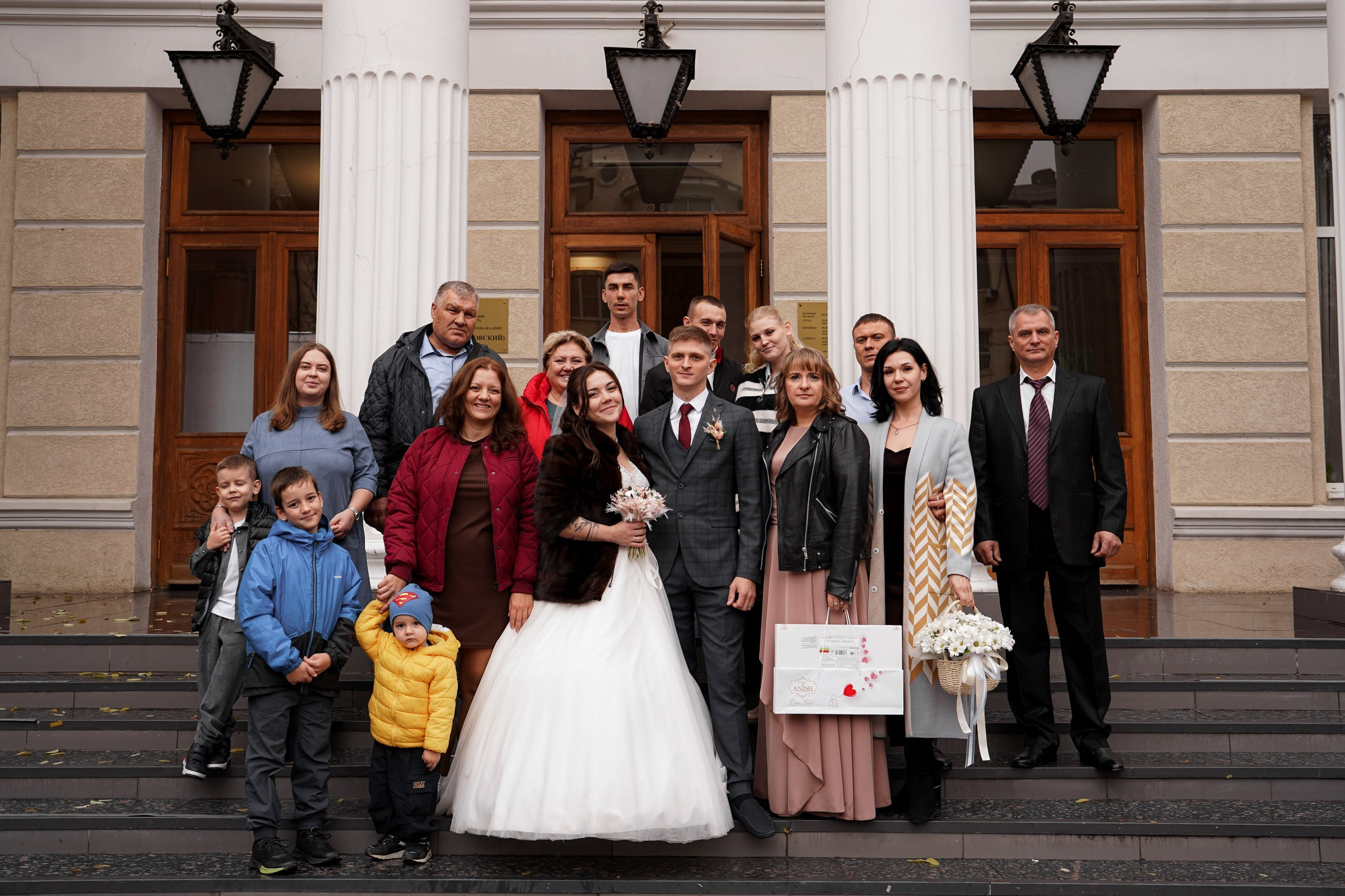 Свадебная фотосессия в Кировском ЗАГСе в Ростове-на-Дону. Фотограф Алёна Чёботова. Свадебный фотограф в Ростове-на-Дону. Таинство Крещения и Венчания, семейные фотосессии. Алёна Чёботова